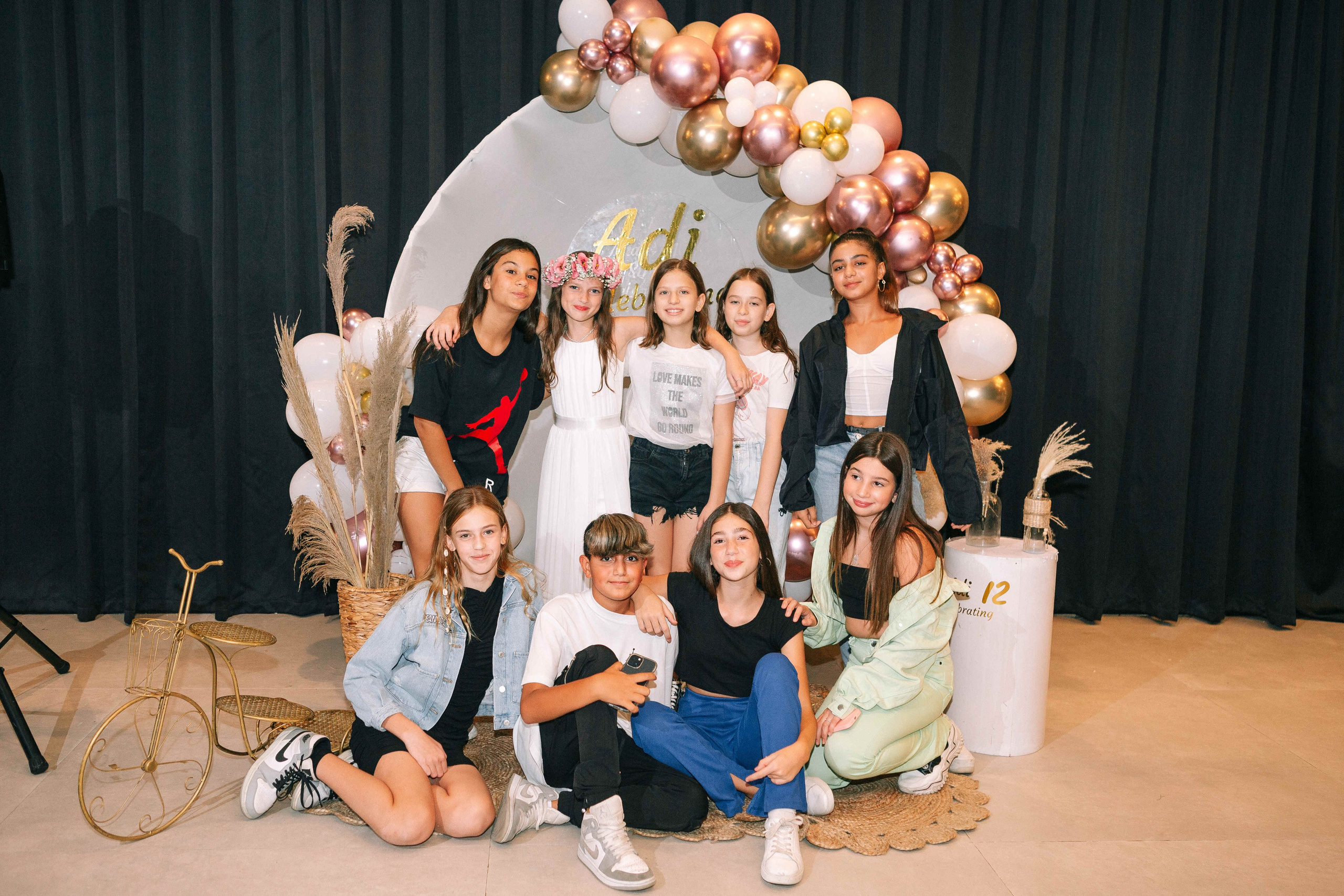 PARTY WITH FRIENDS. Https://shi-photo.com/