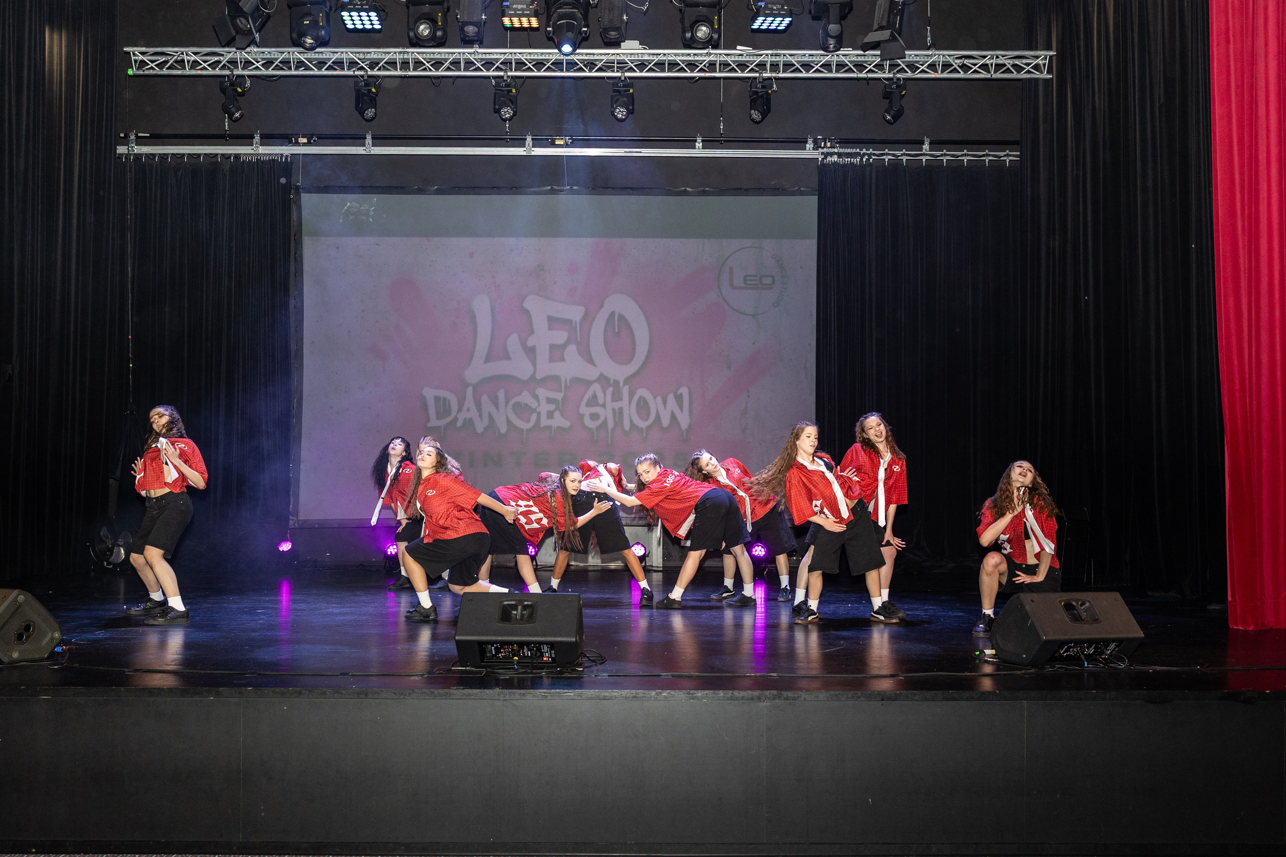 LEO DANCE SHOW WINTER 2025. Семейный и детский фотограф в Варшаве Мила Бобровская