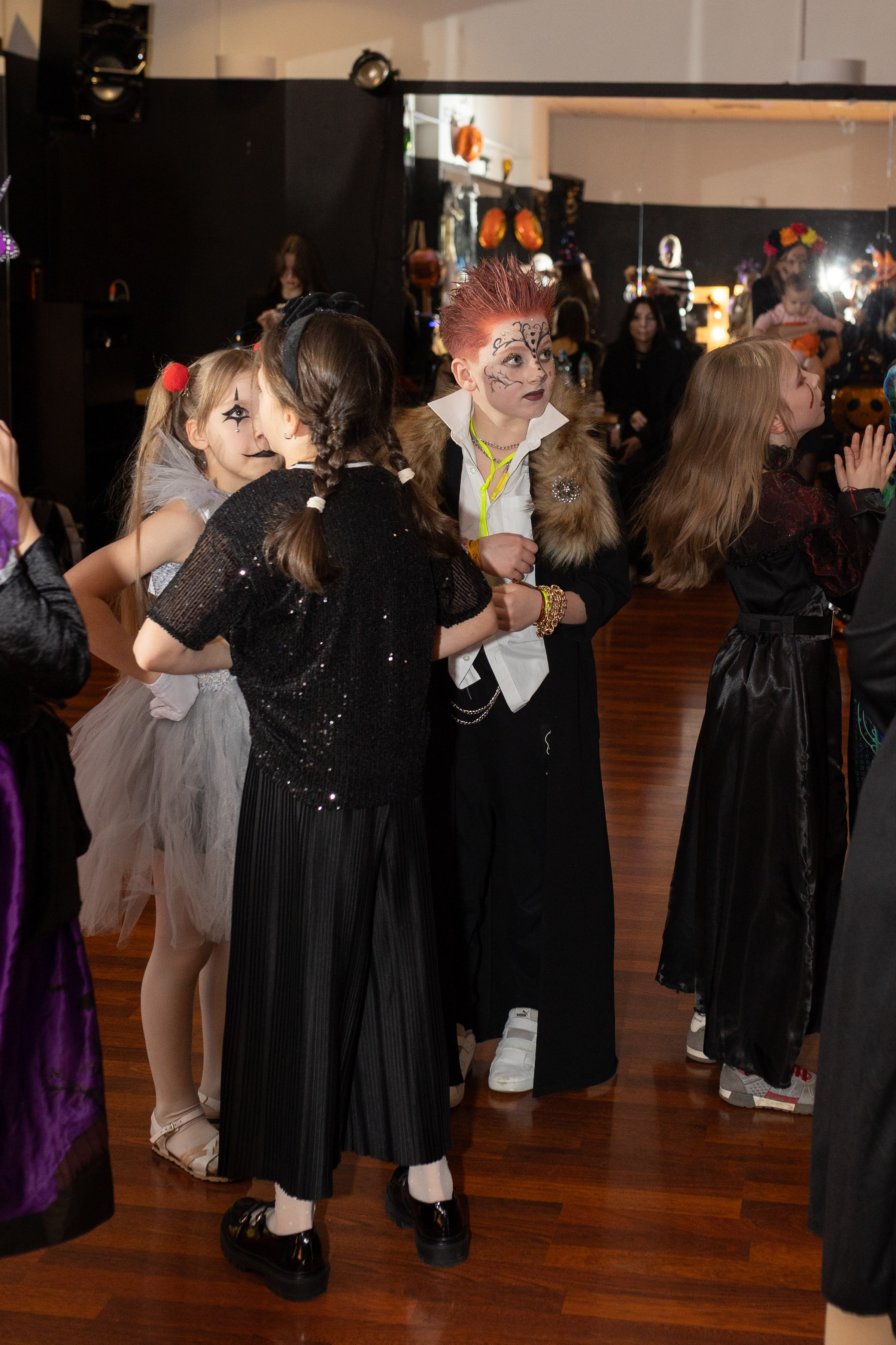 Leo dance studio Helloween 2025. Семейный и детский фотограф в Варшаве Мила Бобровская