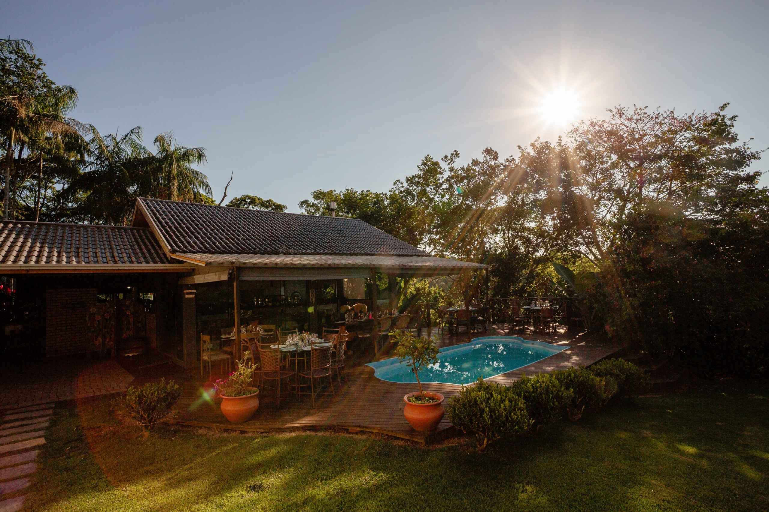Comemoração de aniversário em uma vinícola no pôr do sol — Ivana Oleskovicz