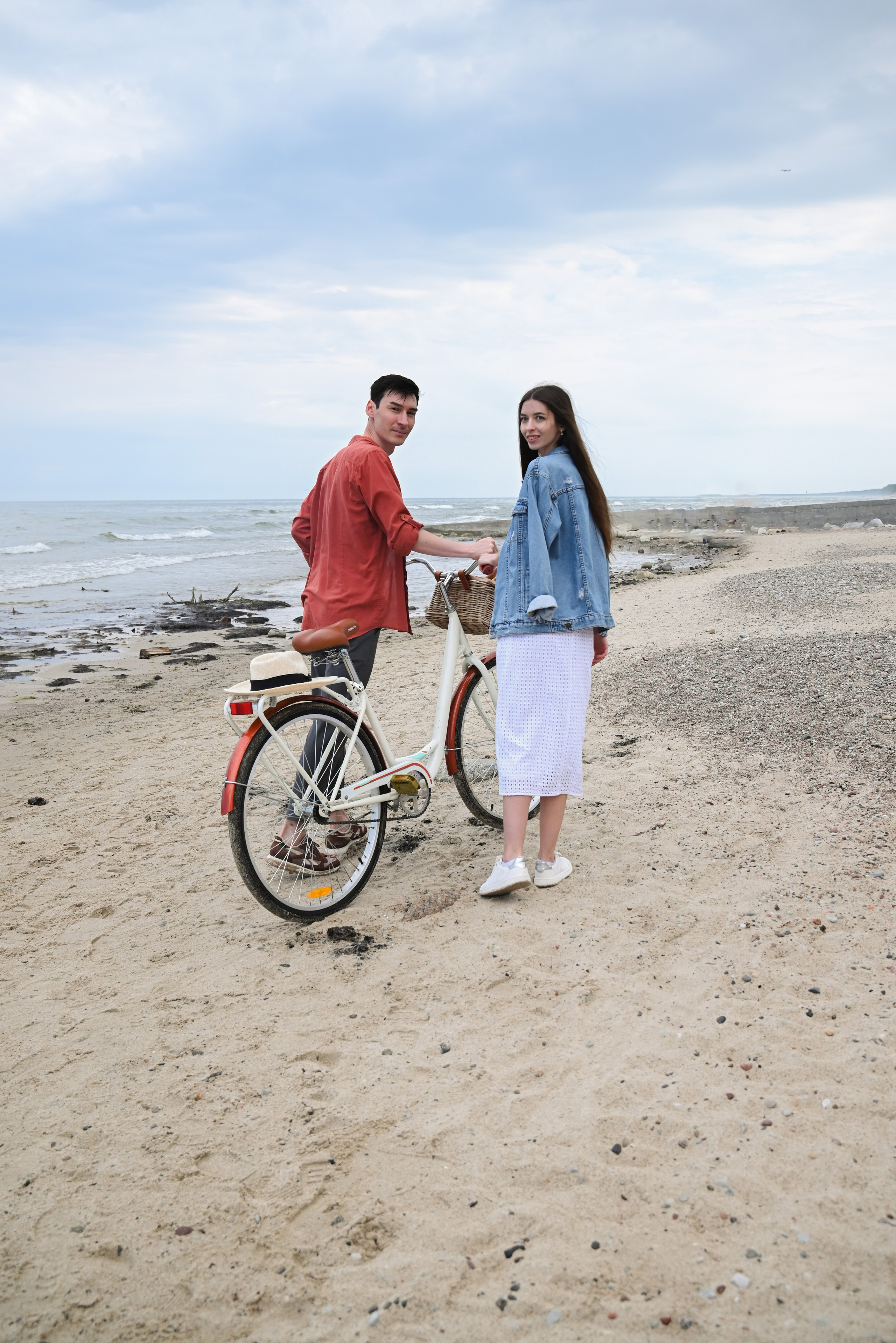 Love photography story on the riva of the see