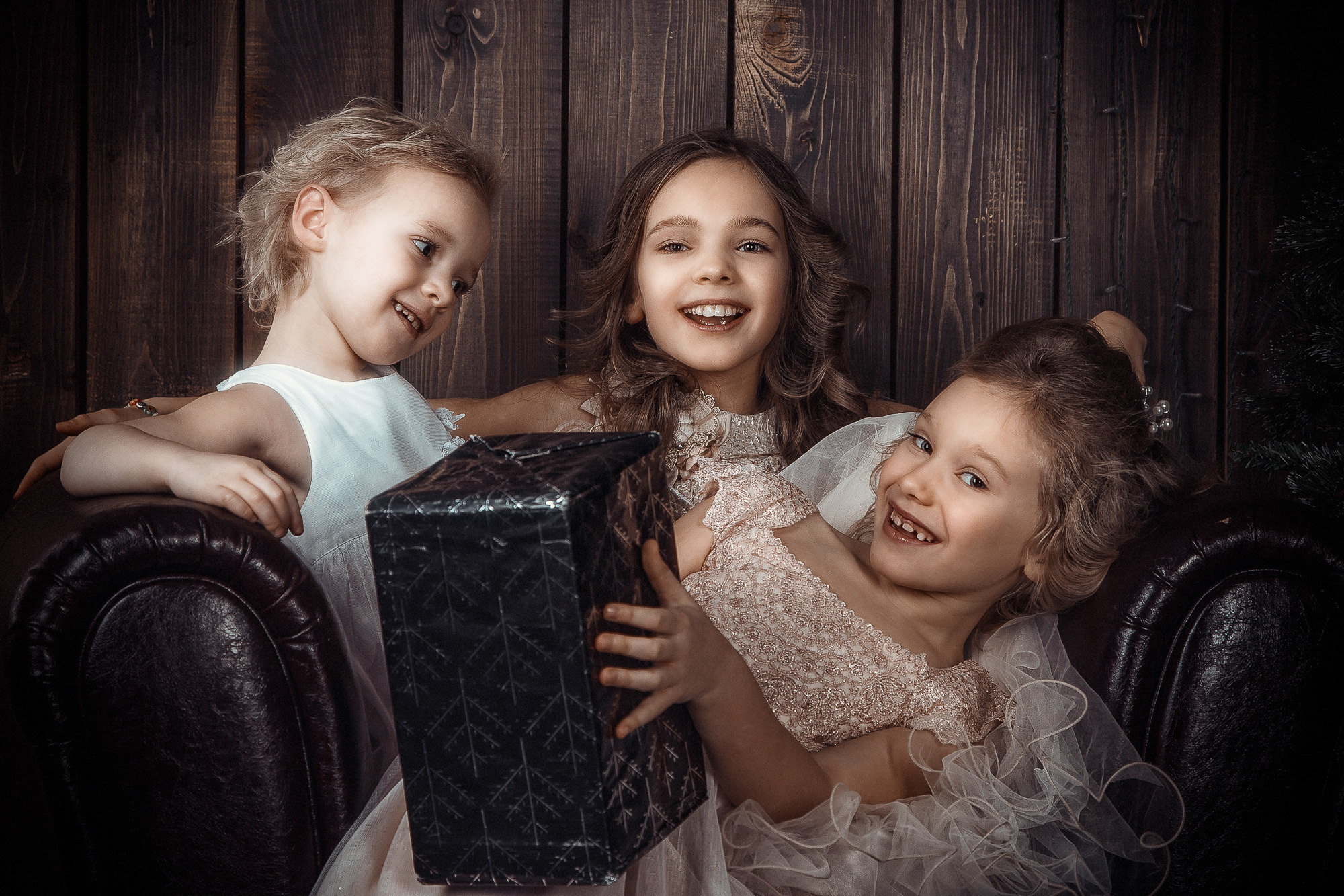 Perhevalokuvat. Kinosura Creative Studio Helsingissa ja Kuopiossa