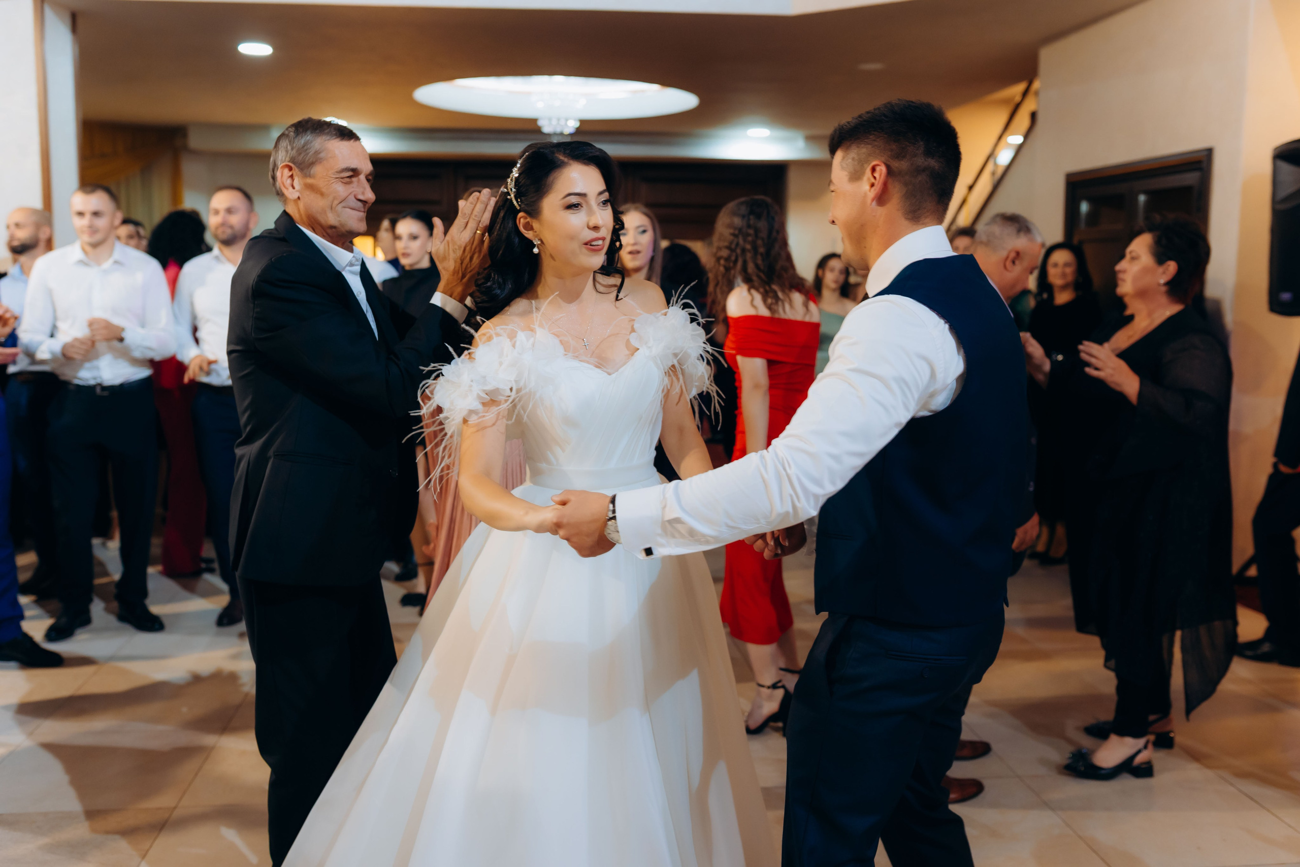 Loredana & Emilian – Ziua Nunții | Videografie - fotografie Botez Suceava, Iași, Botoșani. Servicii foto-video profesionale, pentru momente de neuitat