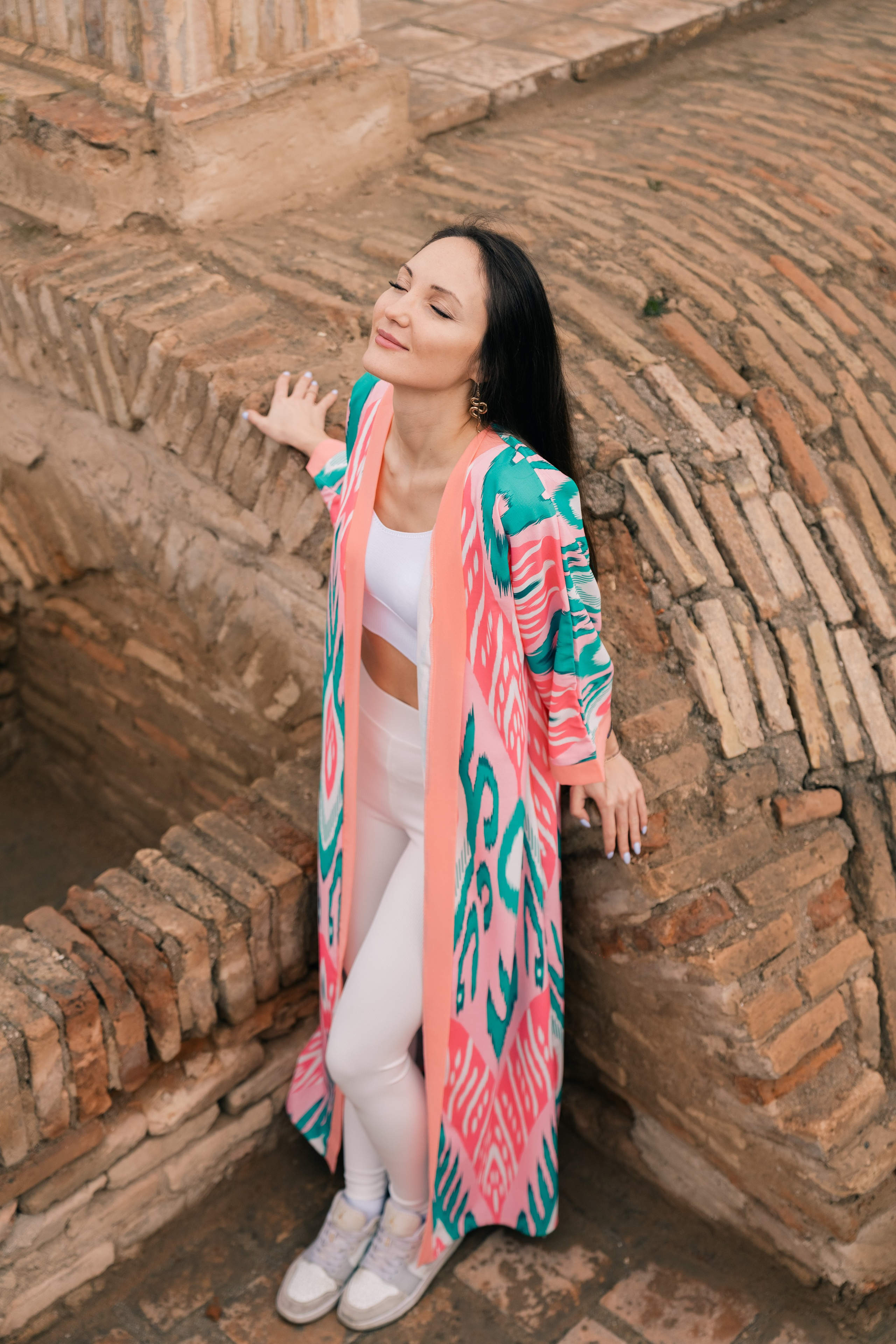 Photoshoot in a robe in Samarkand: Unique Shots with the Shah-i-Zinda. Photographer in Uzbekistan and Samarkand Djasur Marupov