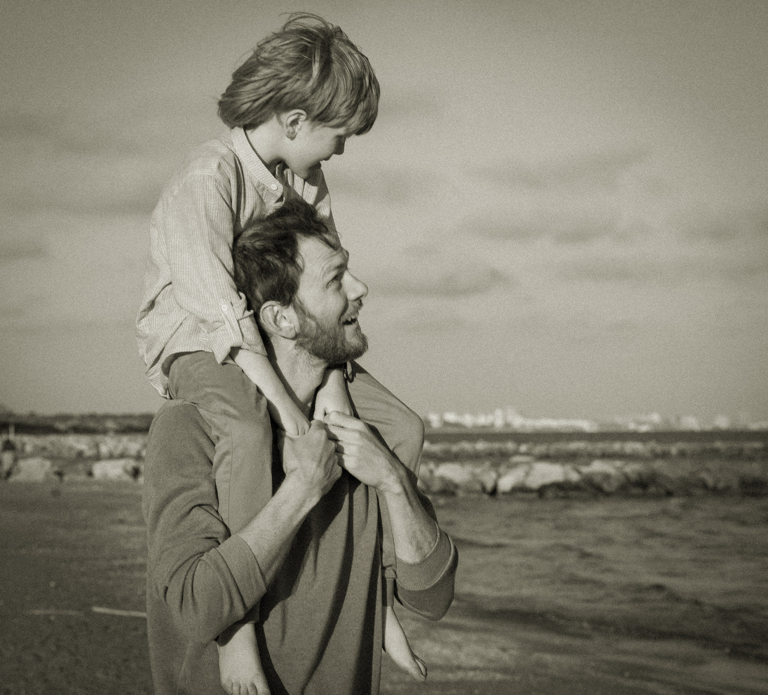 Histoires d’amour, séances photos de famille et de mariage en France