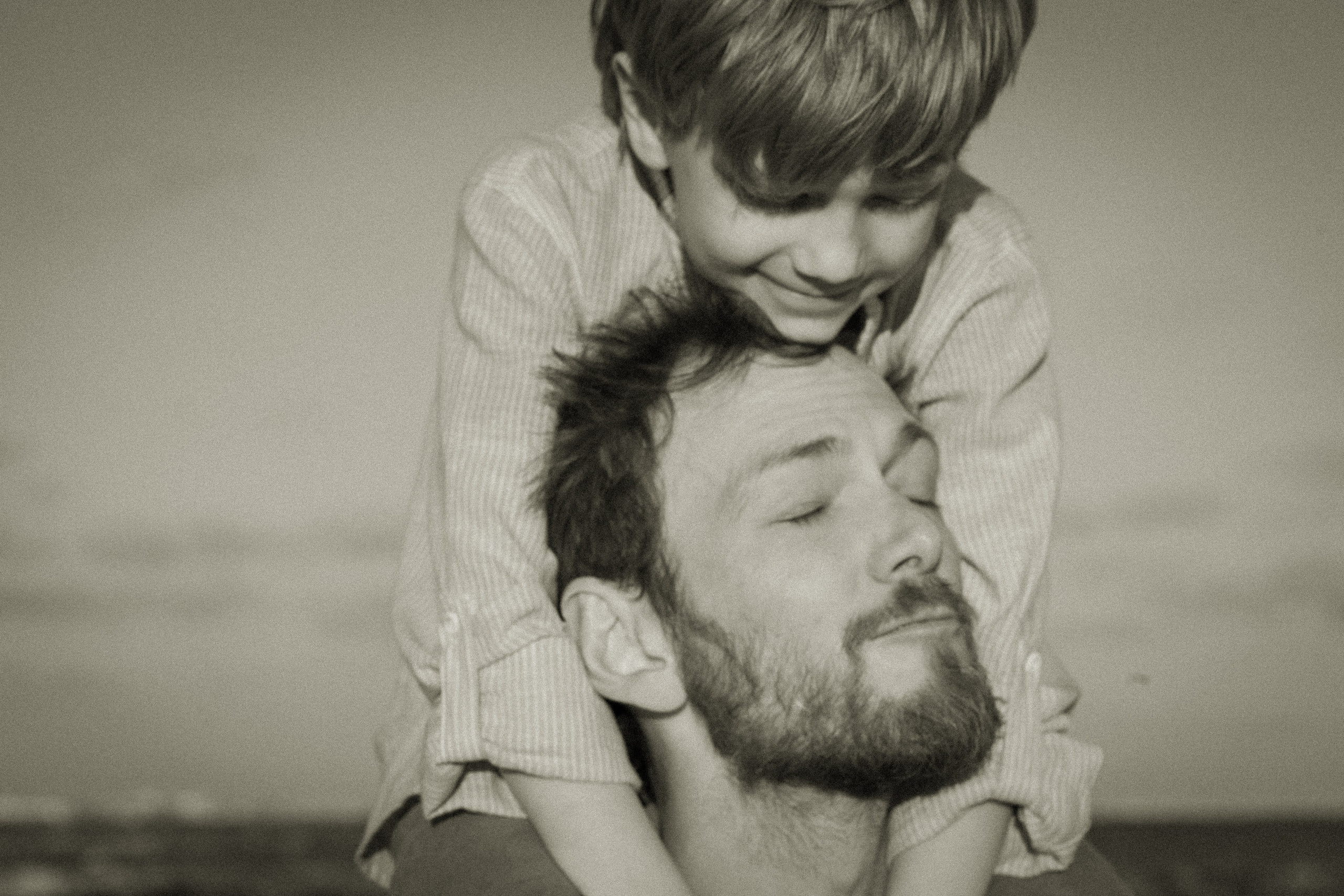 Histoires d’amour, séances photos de famille et de mariage en France