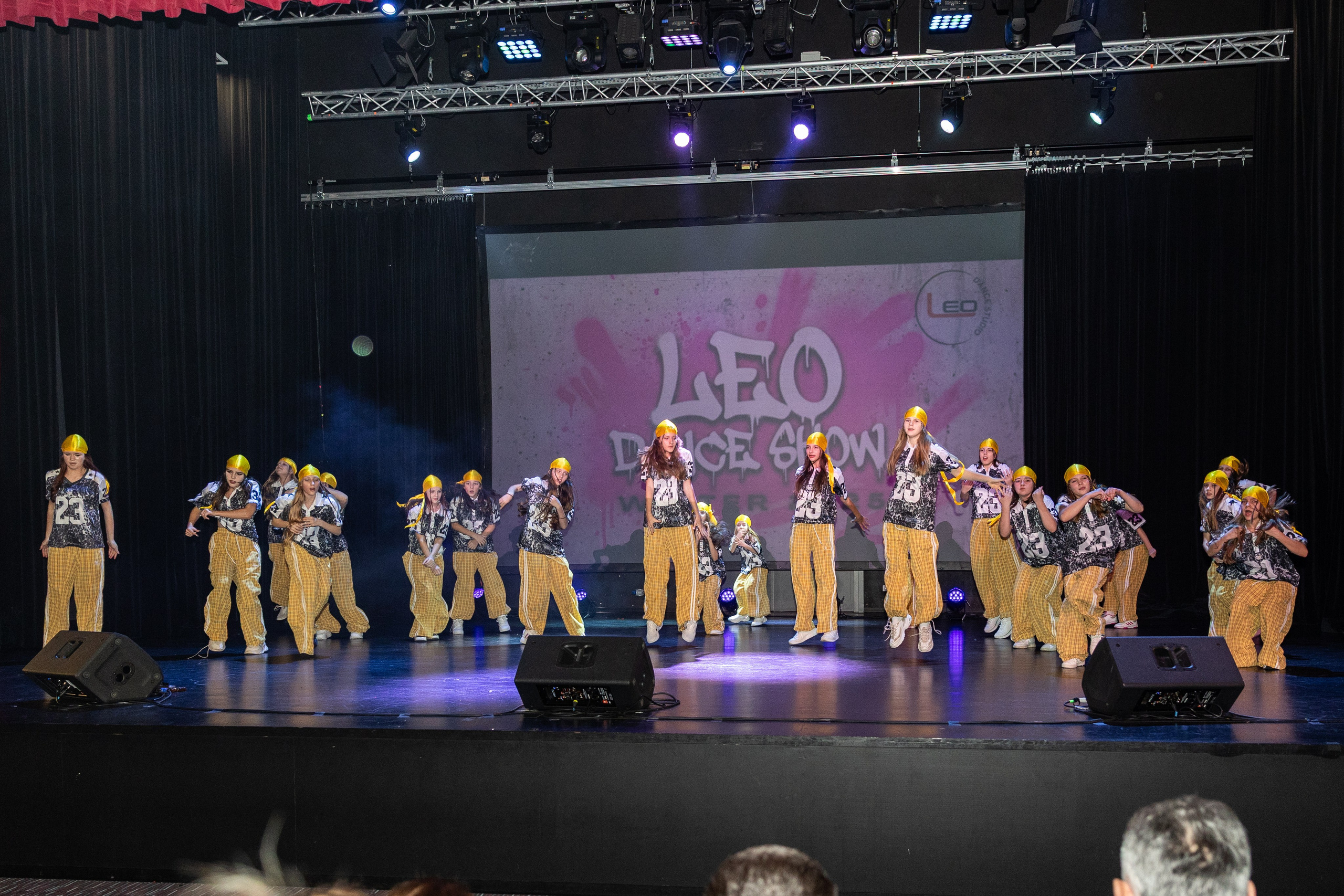 LEO DANCE SHOW WINTER 2025. Семейный и детский фотограф в Варшаве Мила Бобровская