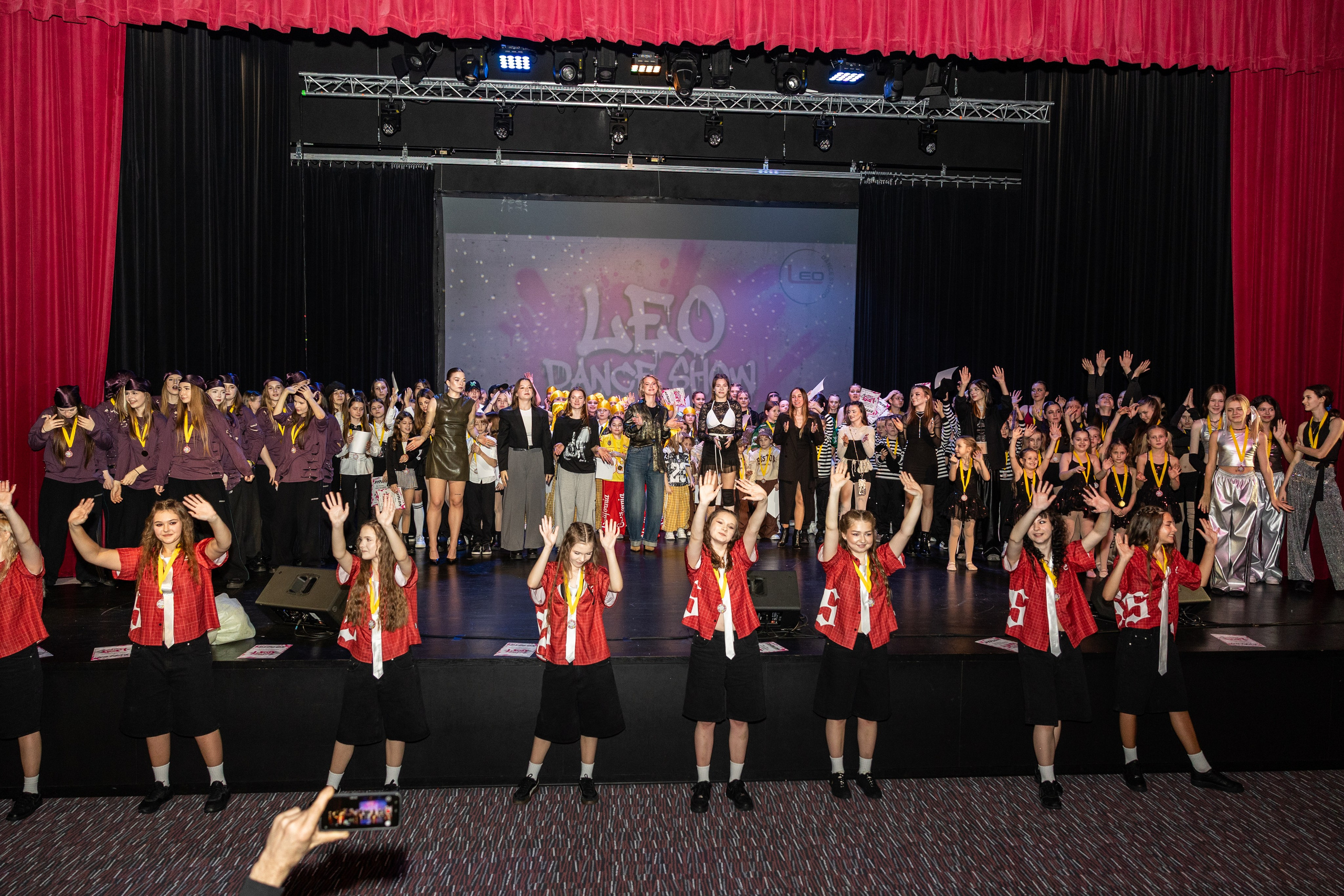 LEO DANCE SHOW WINTER 2025. Семейный и детский фотограф в Варшаве Мила Бобровская