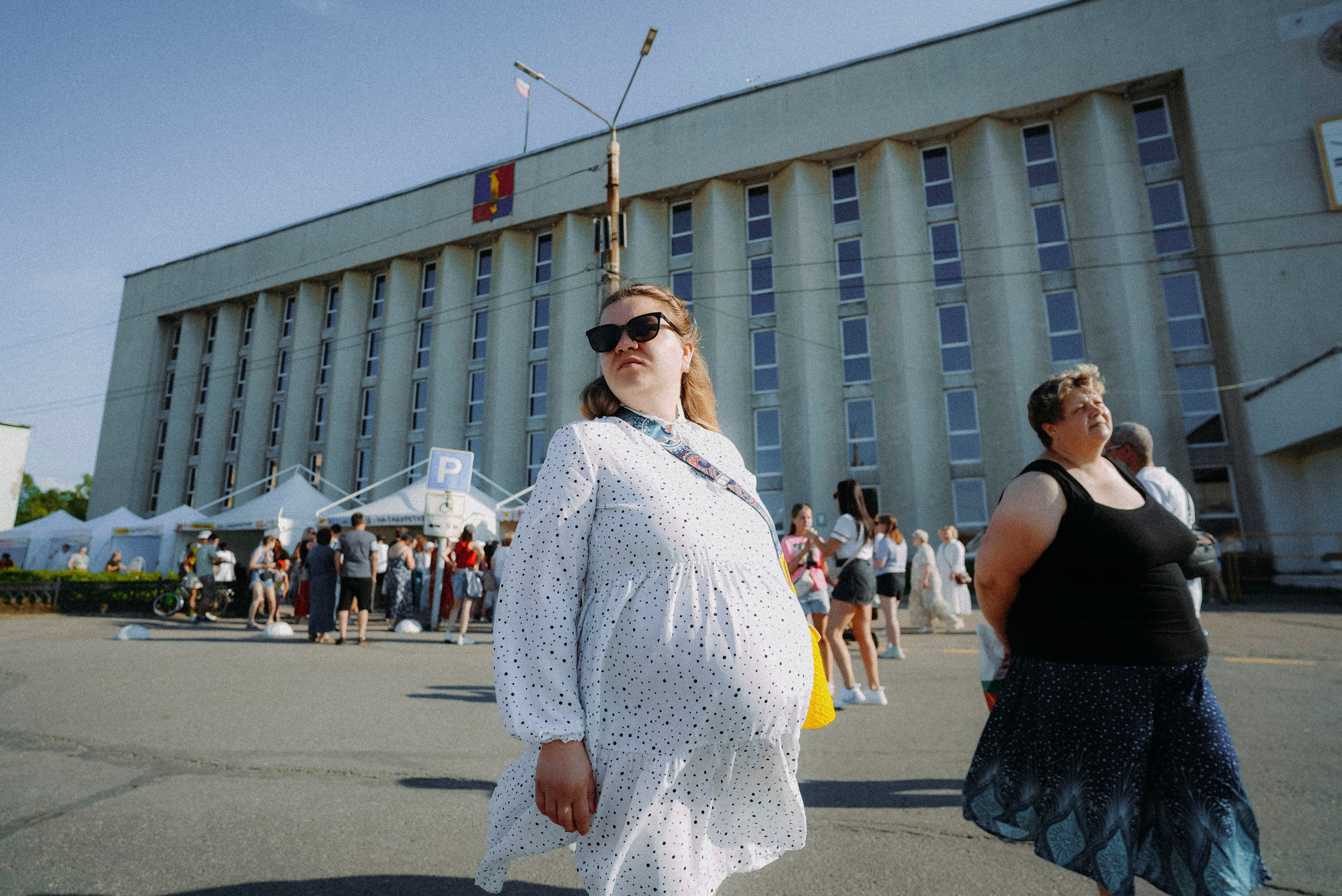 2025. Стрит-фотография, полная абсурда, идиотизма и красоты