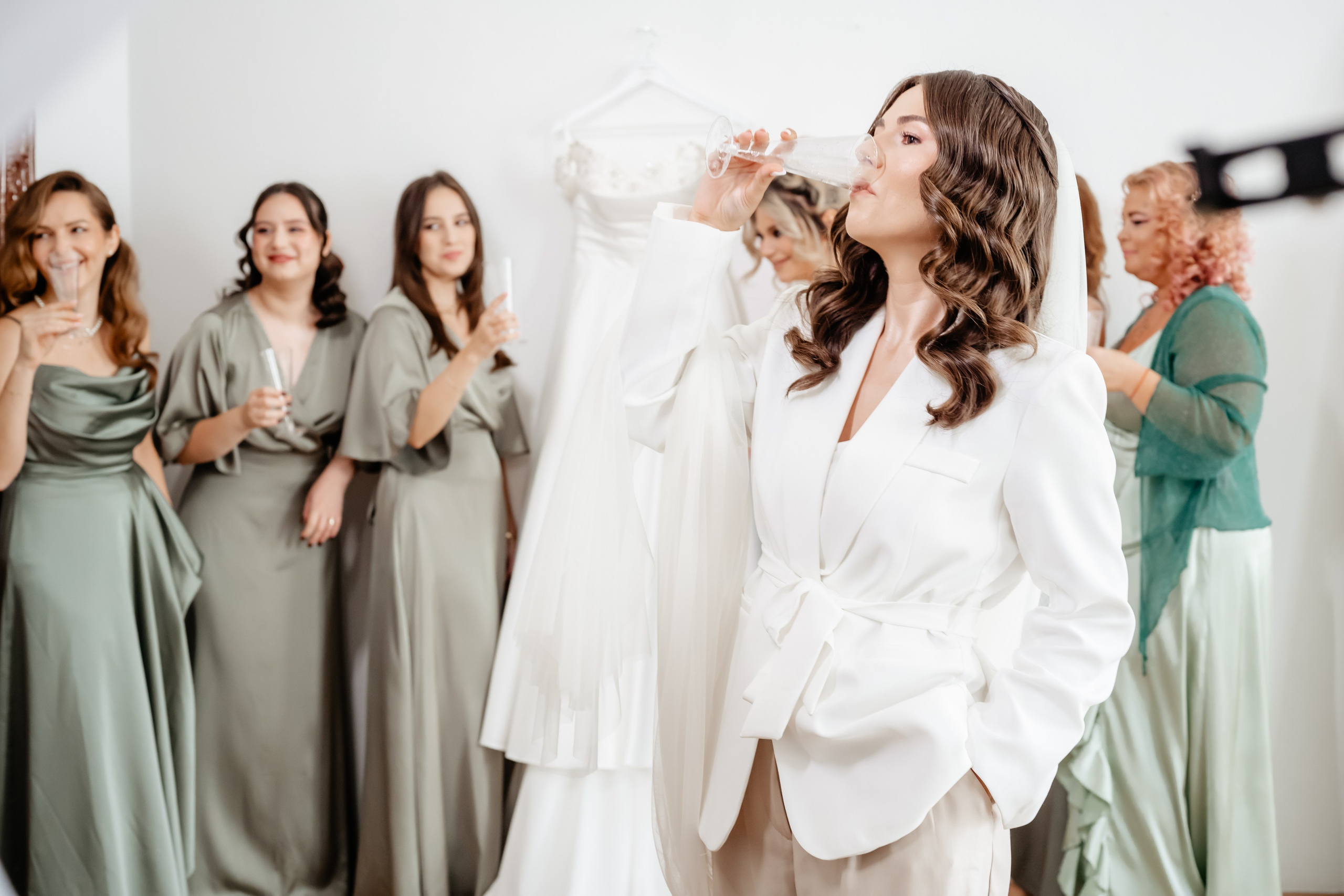 Nunta Alexandra si Viorel — Jubile Ballroom — Pregatiri si Biserica. Ana Maria Dragan Fotograf Evenimente