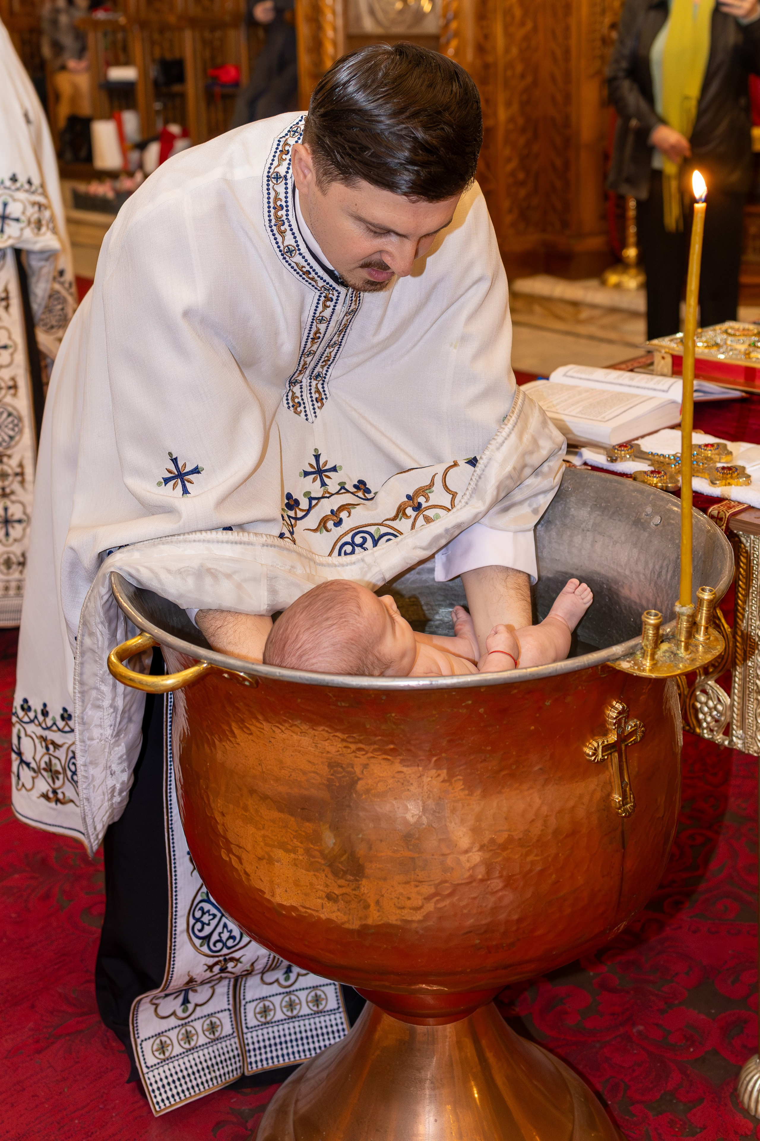 Roua-Maria. Fotograf. Lucrez cu oameni, produse și spații. Portret și fotografie creativă. Bacău, România. Lidia Savinoiu