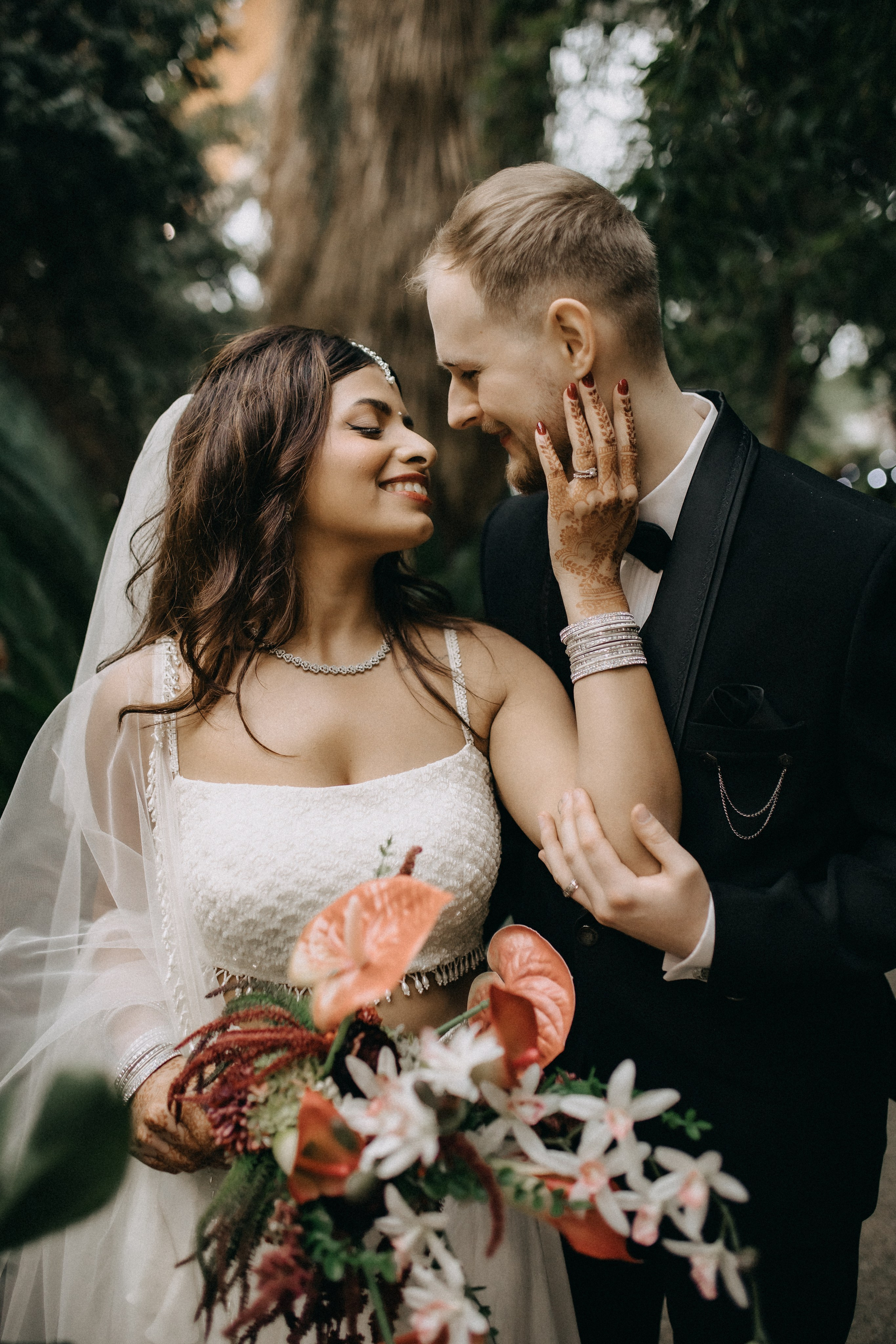 Ayushi and Tomasz. Wedding and Portrait Photographer Evie Moon