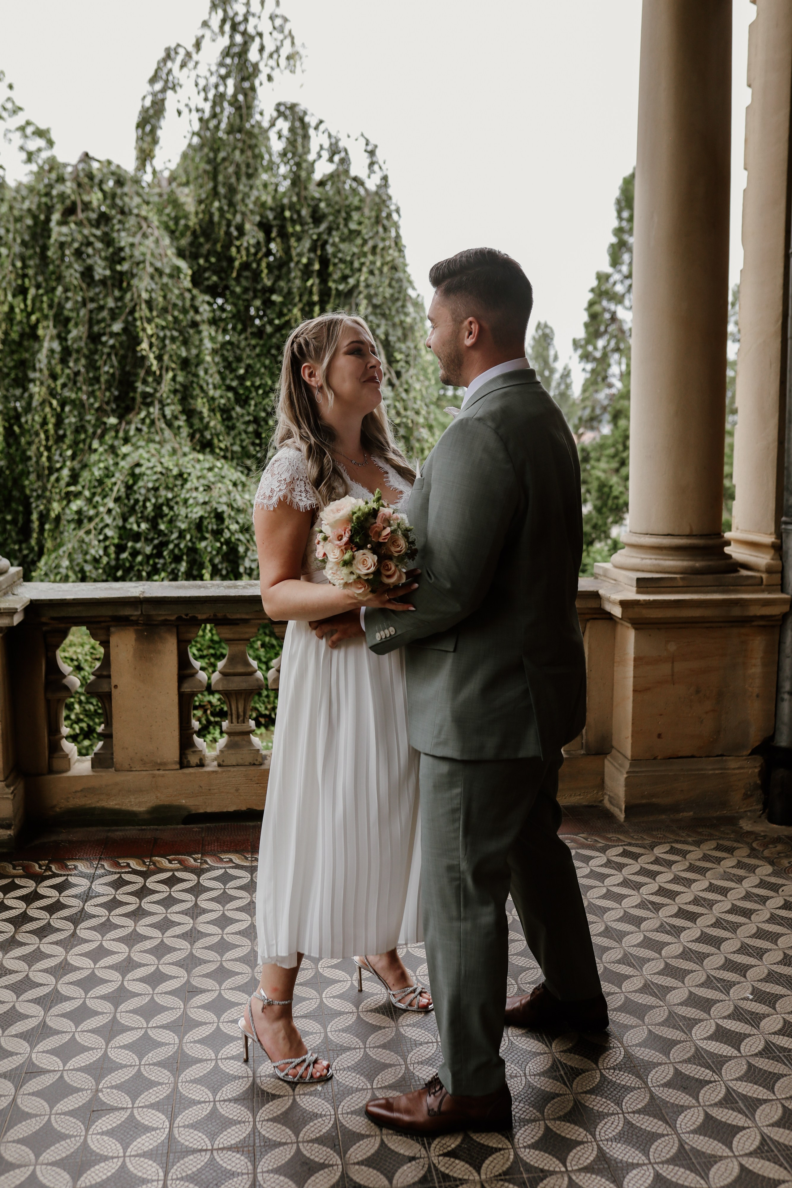 Emotionales Brautpaarporträt in Haßloch– Hochzeitsreportage Pfalz