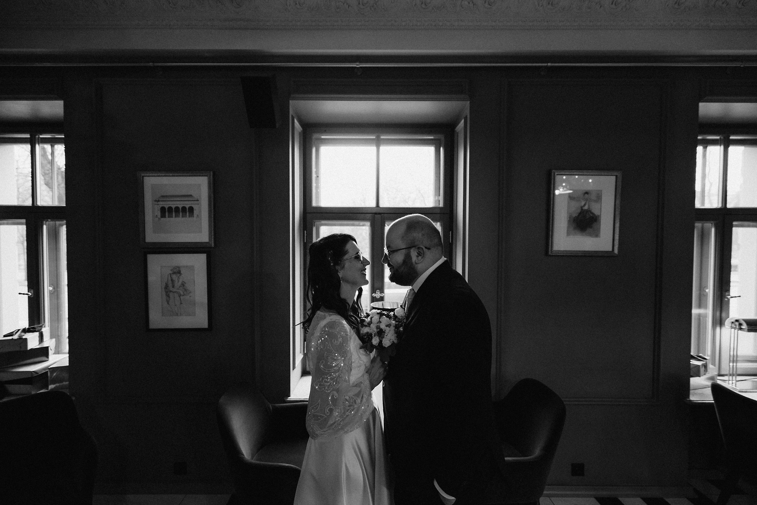 Зимняя свадебная фотосессия в музее искусств. Евгений Тимофеев | Свадебный и контент-фотограф и видеограф в Риге