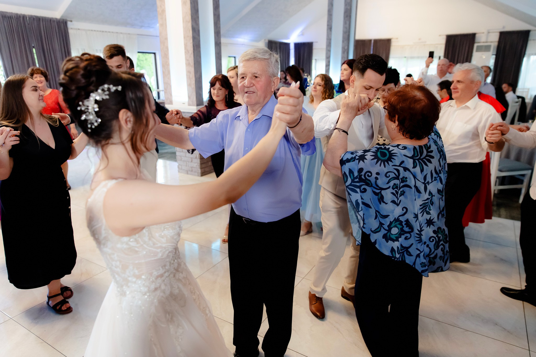 Ioana & Ionuț | Nuntă de poveste la Păstrăvăria Poiana din Mălini județul Suceava. Servicii foto-video profesionale, pentru momente de neuitat