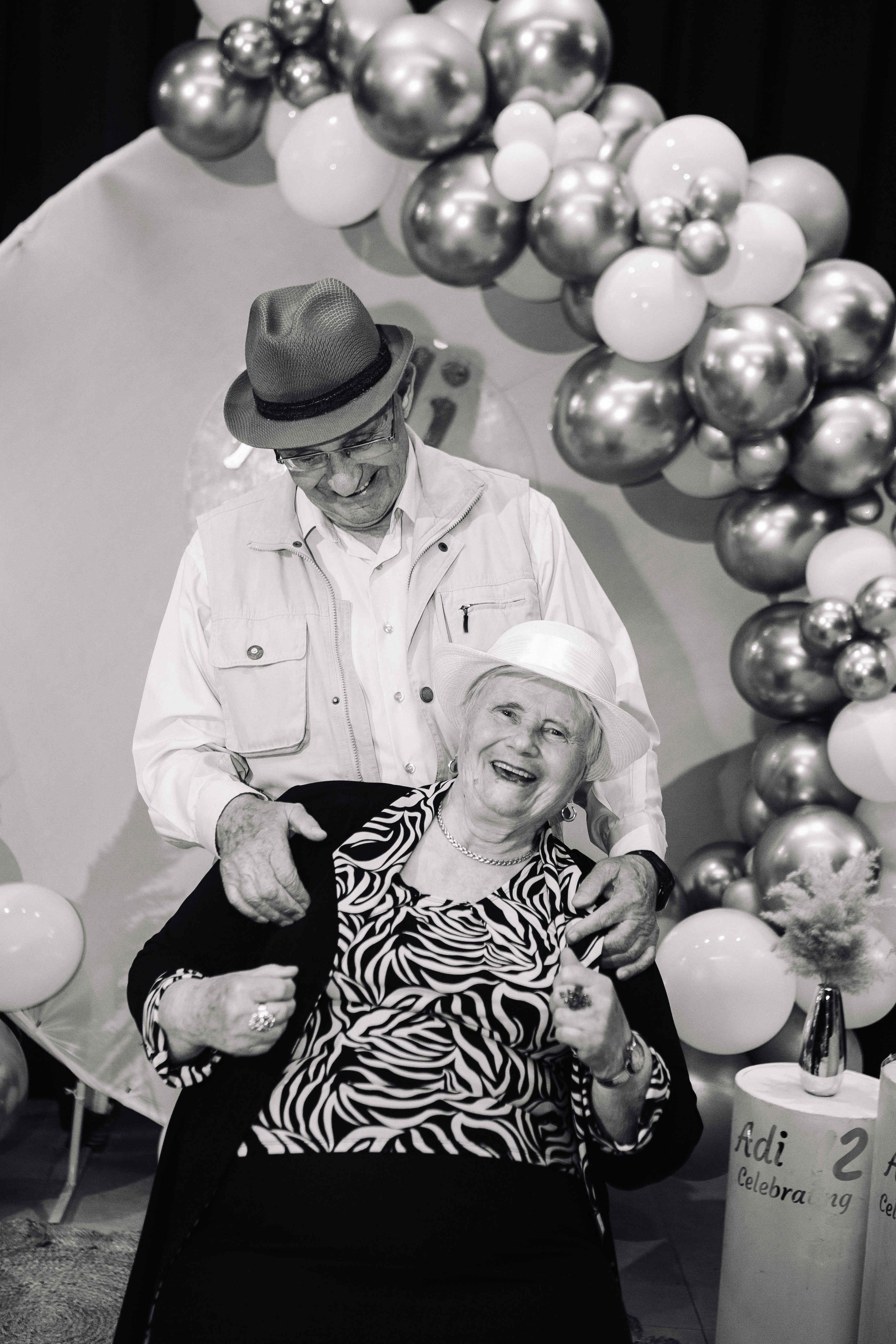 PARTY WITH FRIENDS. Https://shi-photo.com/