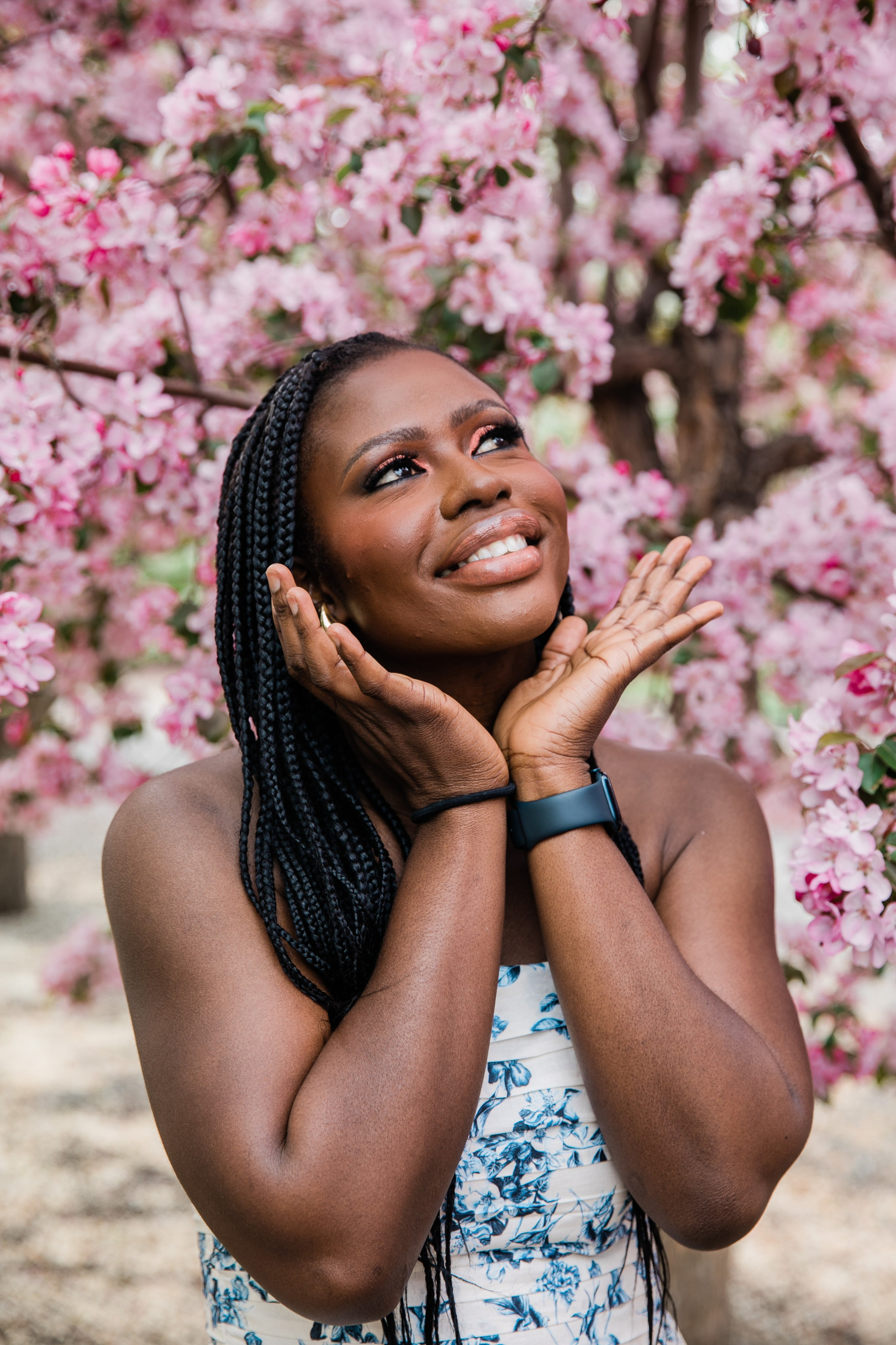 Ester — Cherry Blossom Family Photos. Fotografía accesible en Calgary