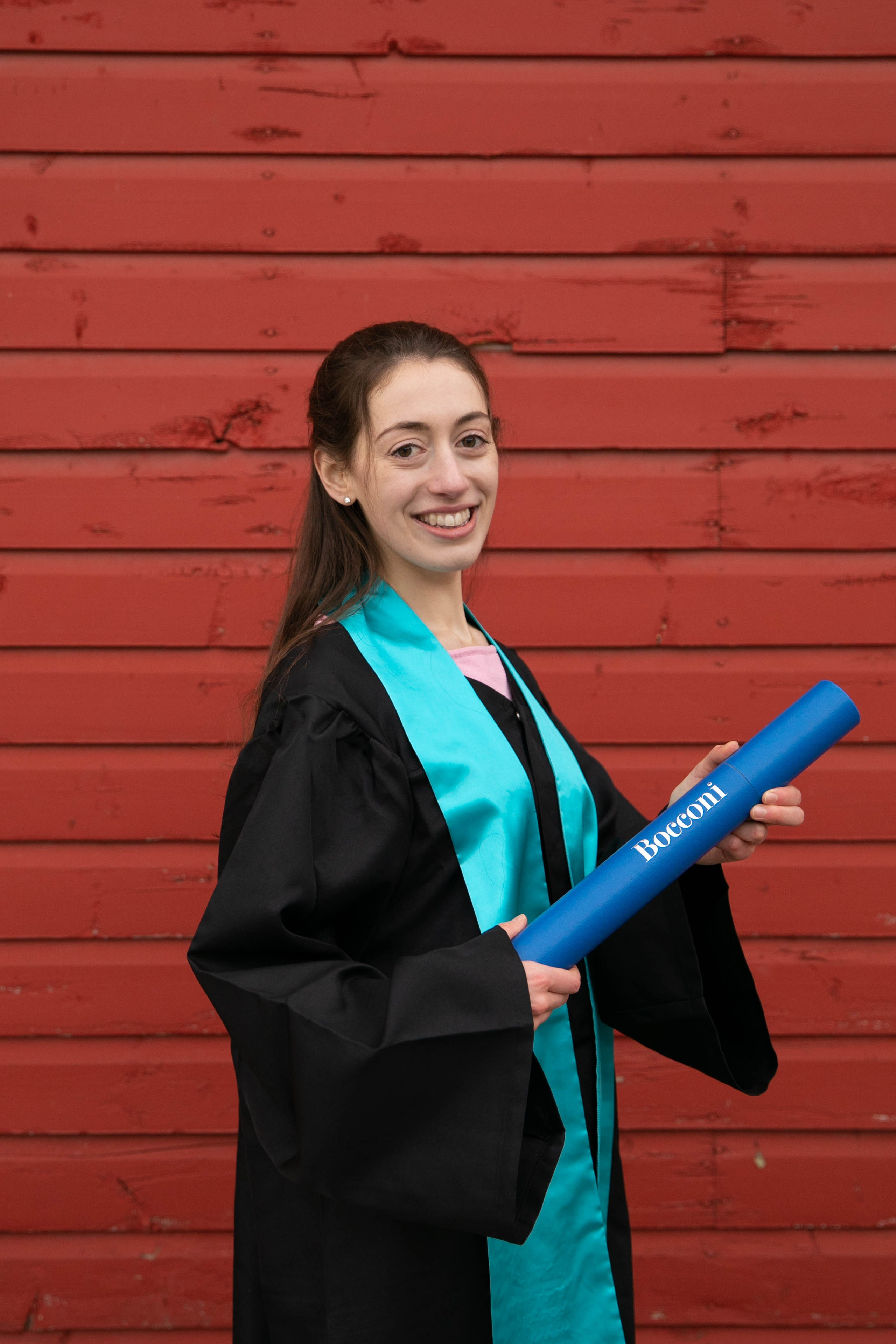 Laurance Graduation — Fish Creek Park. Fotografía accesible en Calgary