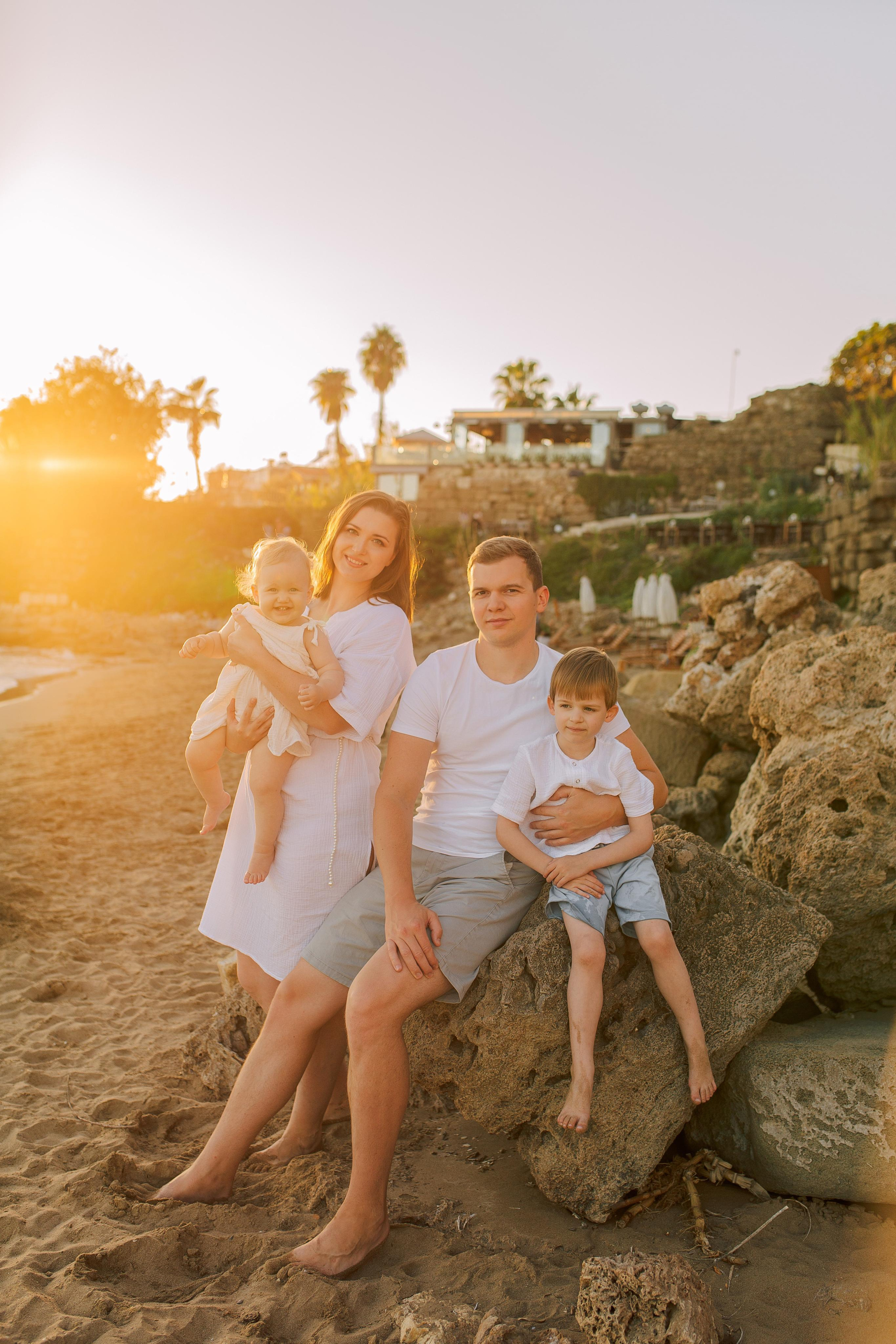 Family photo shoot on the beach in Side. Professional Photographer in Alanya, Side, Belek | Alsu Develi  Wedding, Family and portrait photo sessions
