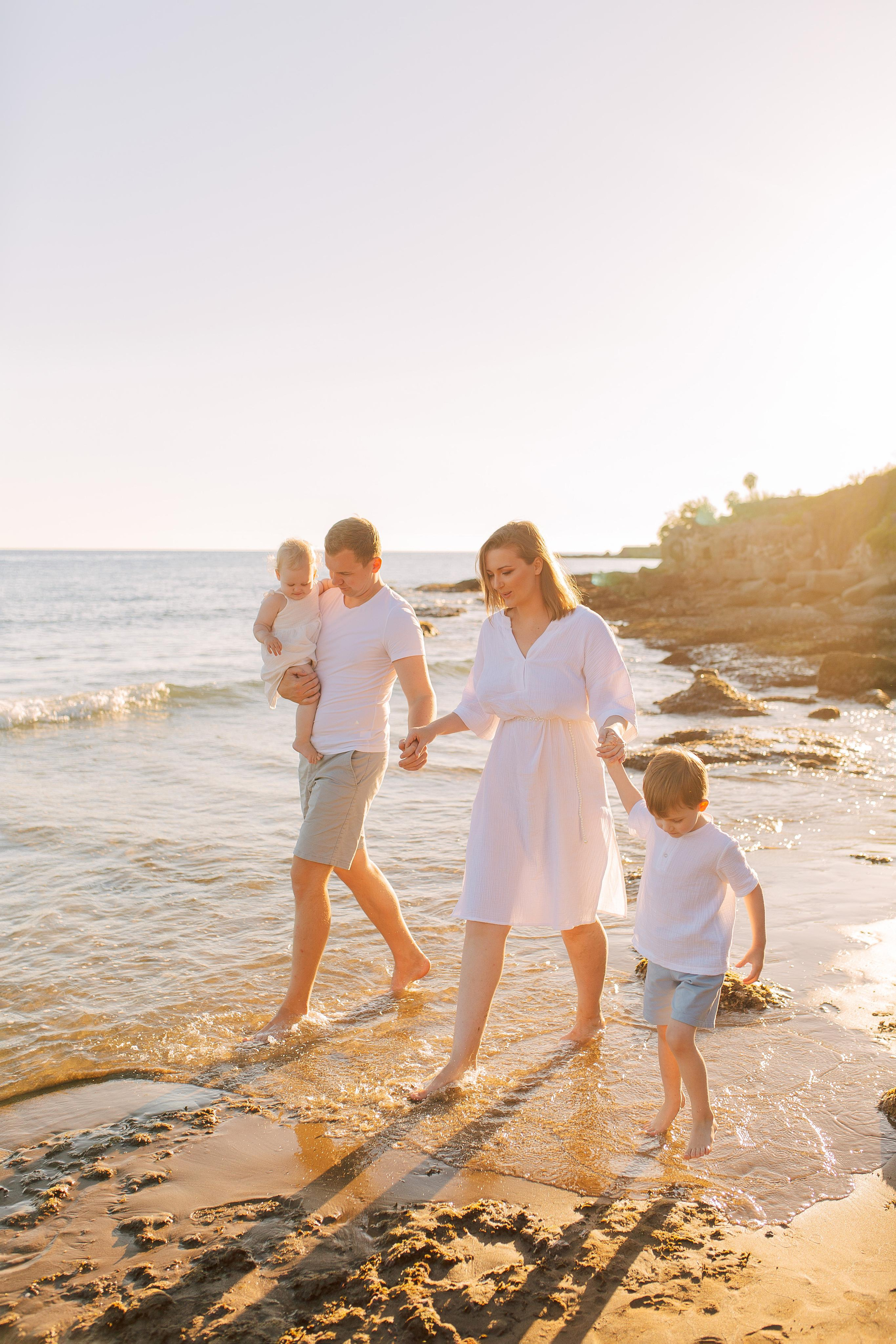 Family photo shoot on the beach in Side. Professional Photographer in Alanya, Side, Belek | Alsu Develi  Wedding, Family and portrait photo sessions