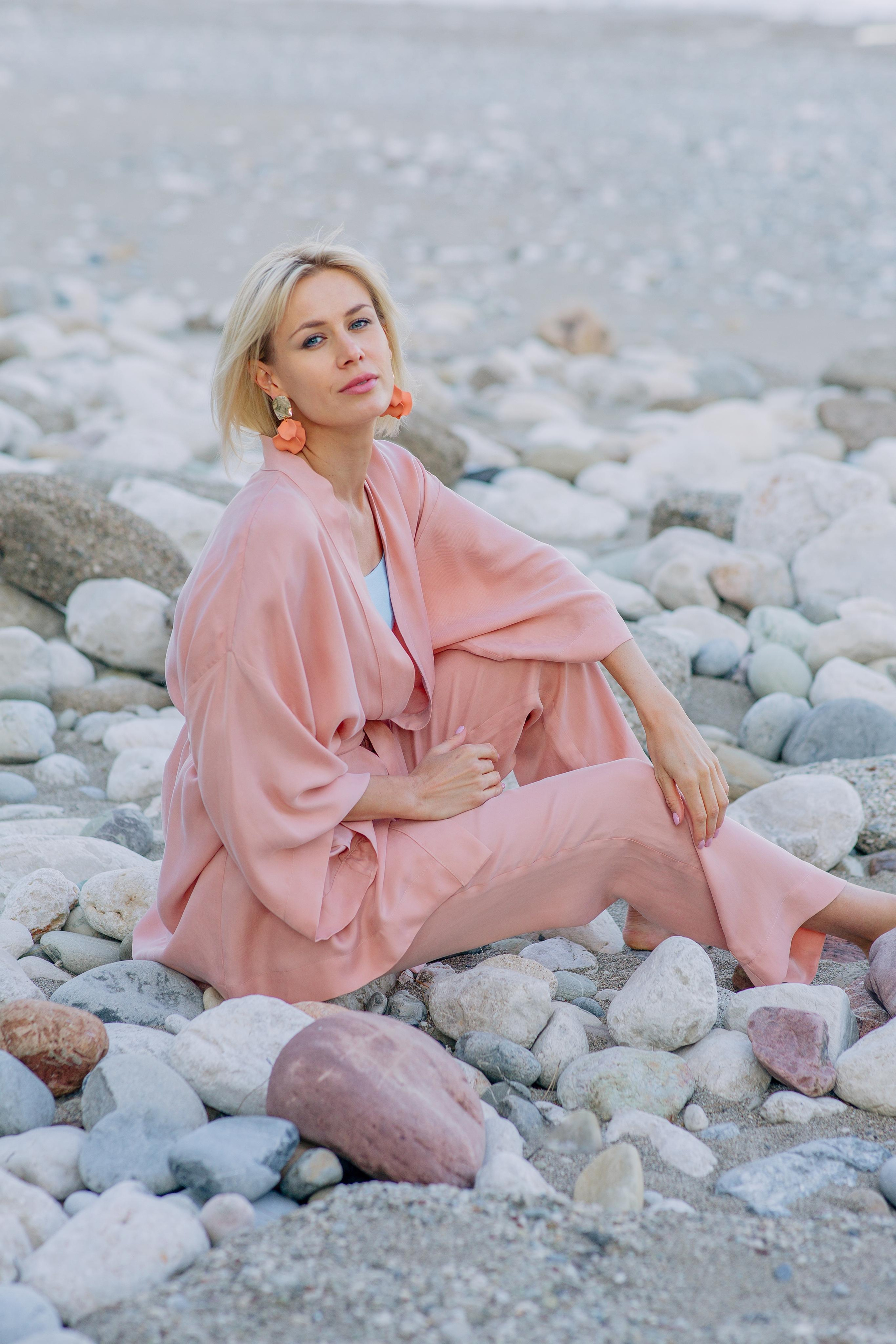 Съемка для бренда женских кимоно в Кемере. Фотограф в Алании в Турции, Аланья, Сиде, Белек, Анталия, Кемер, Конаклы, Окурджалар. Фотосъемки в Алании. Фотосессия в Алания.Алсу Девели