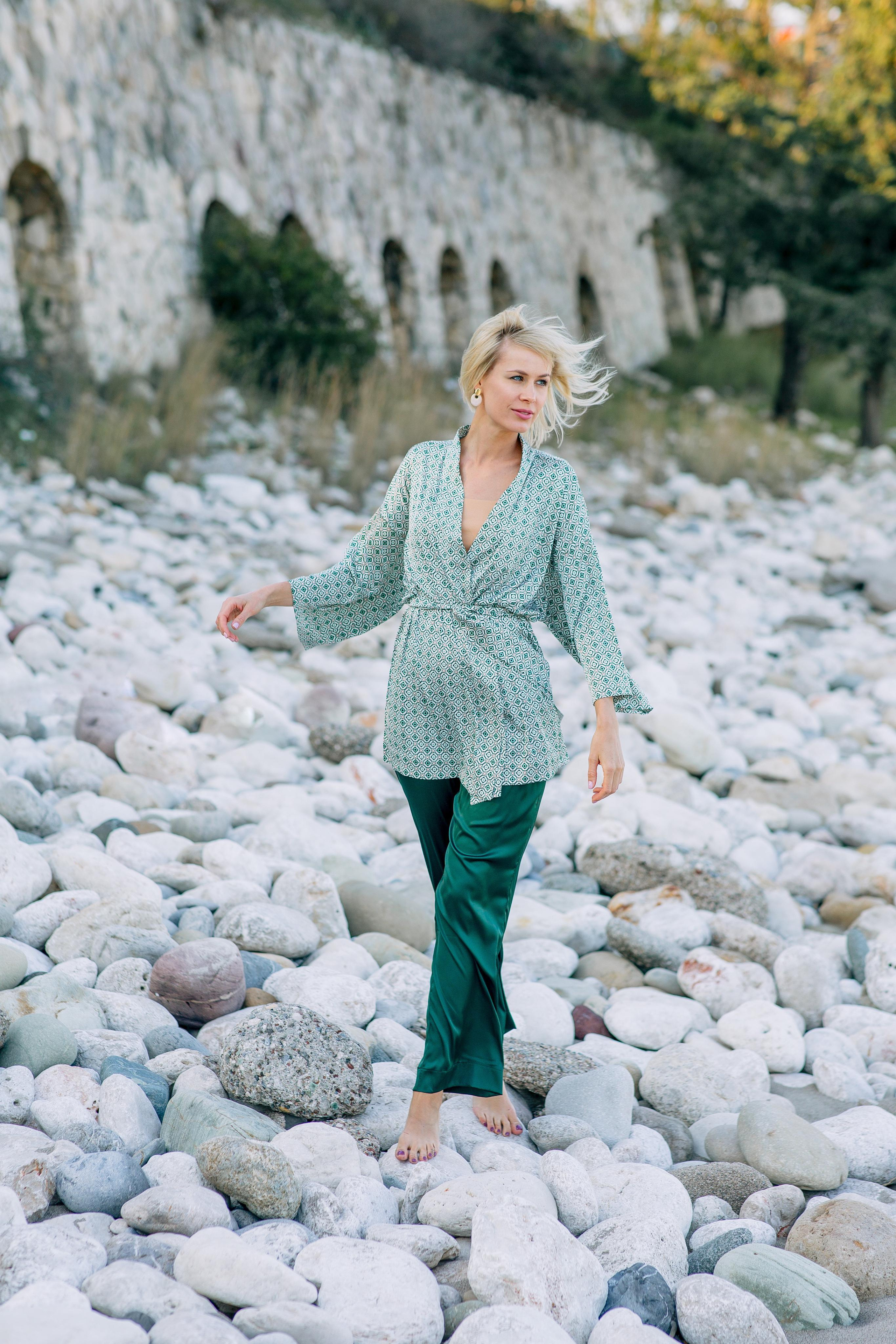 Съемка для бренда женских кимоно в Кемере. Фотограф в Алании в Турции, Аланья, Сиде, Белек, Анталия, Кемер, Конаклы, Окурджалар. Фотосъемки в Алании. Фотосессия в Алания.Алсу Девели