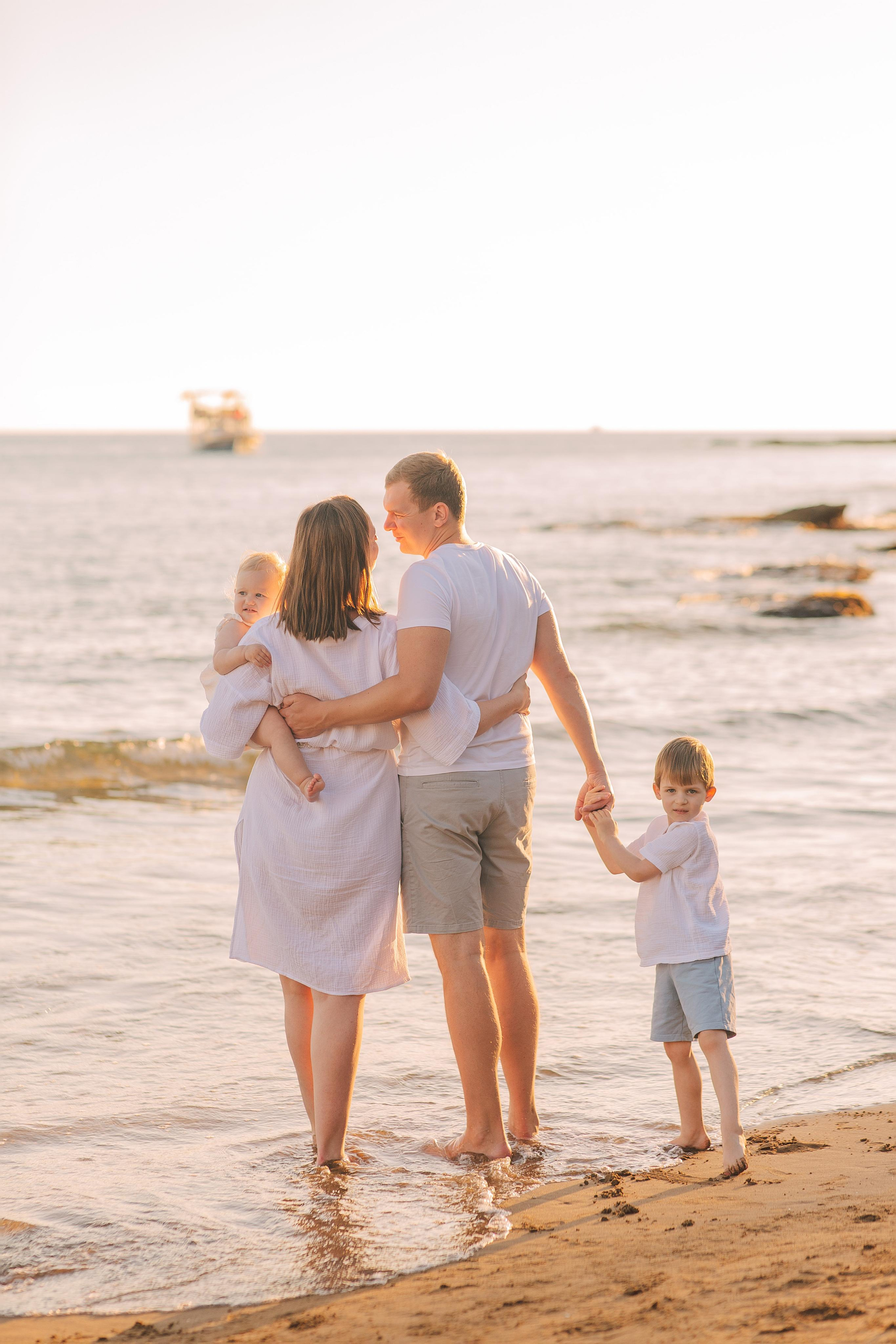 Family photo shoot on the beach in Side. Professional Photographer in Alanya, Side, Belek | Alsu Develi  Wedding, Family and portrait photo sessions