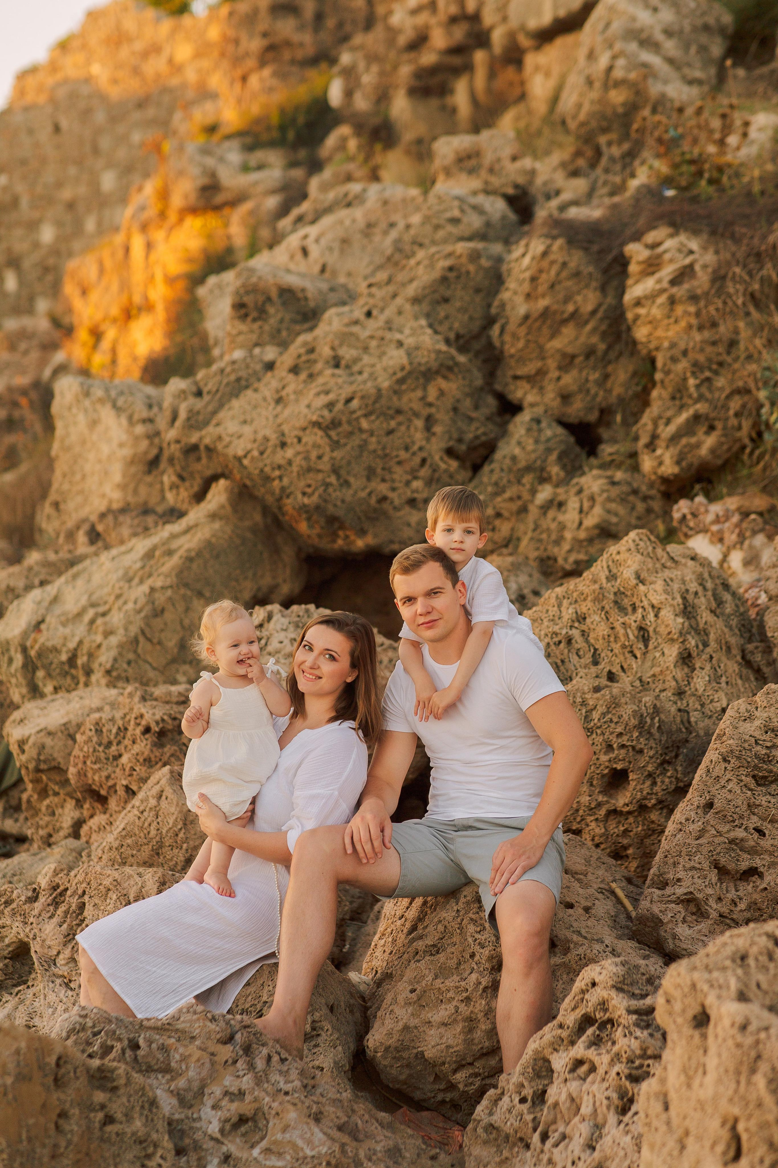 Family photo shoot on the beach in Side. Professional Photographer in Alanya, Side, Belek | Alsu Develi  Wedding, Family and portrait photo sessions