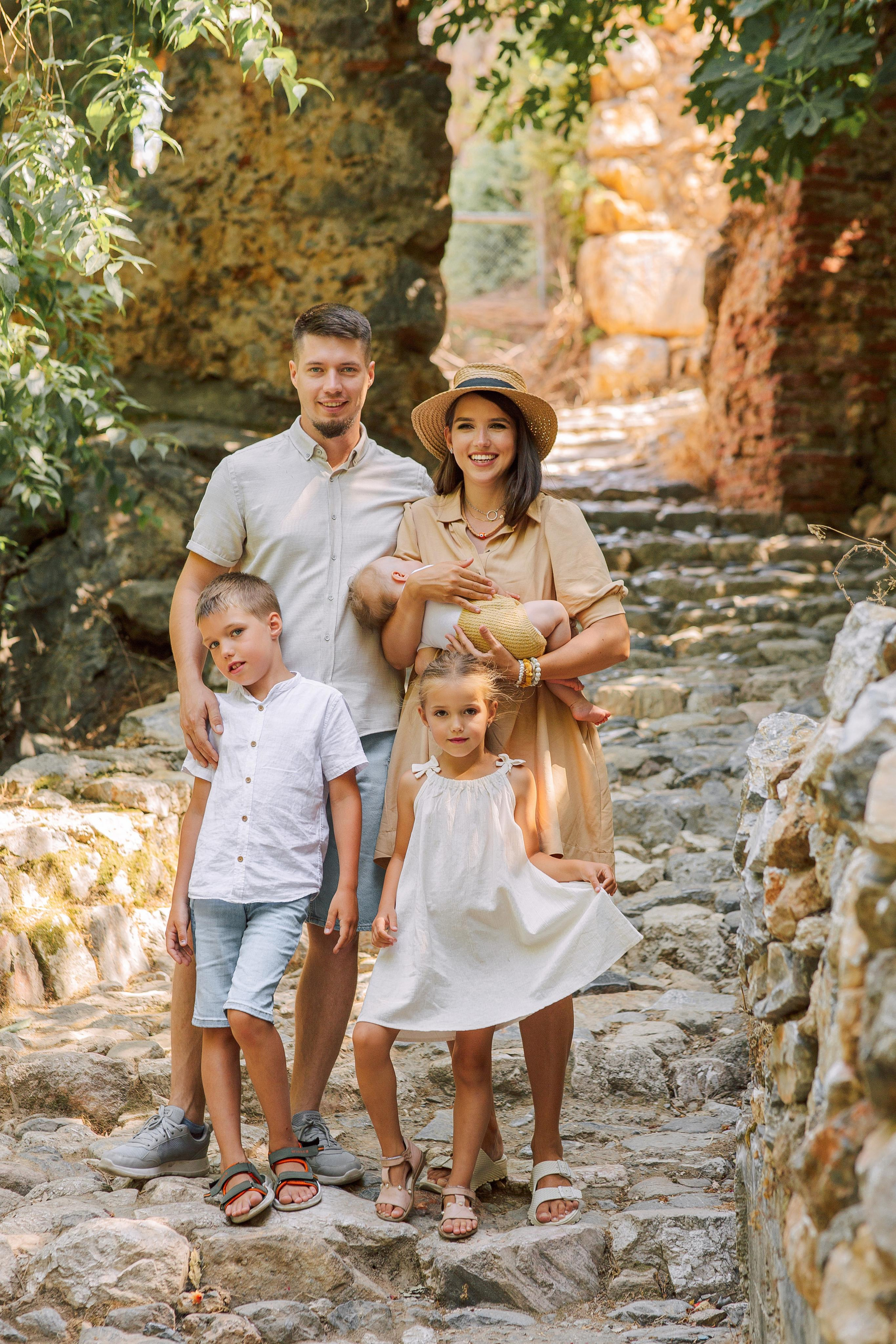 Семейная фотосессия в крепости Алании — Прогулка по старому городу. Фотограф в Алании в Турции, Аланья, Сиде, Белек, Анталия, Кемер, Конаклы, Окурджалар. Фотосъемки в Алании. Фотосессия в Алания.Алсу Девели