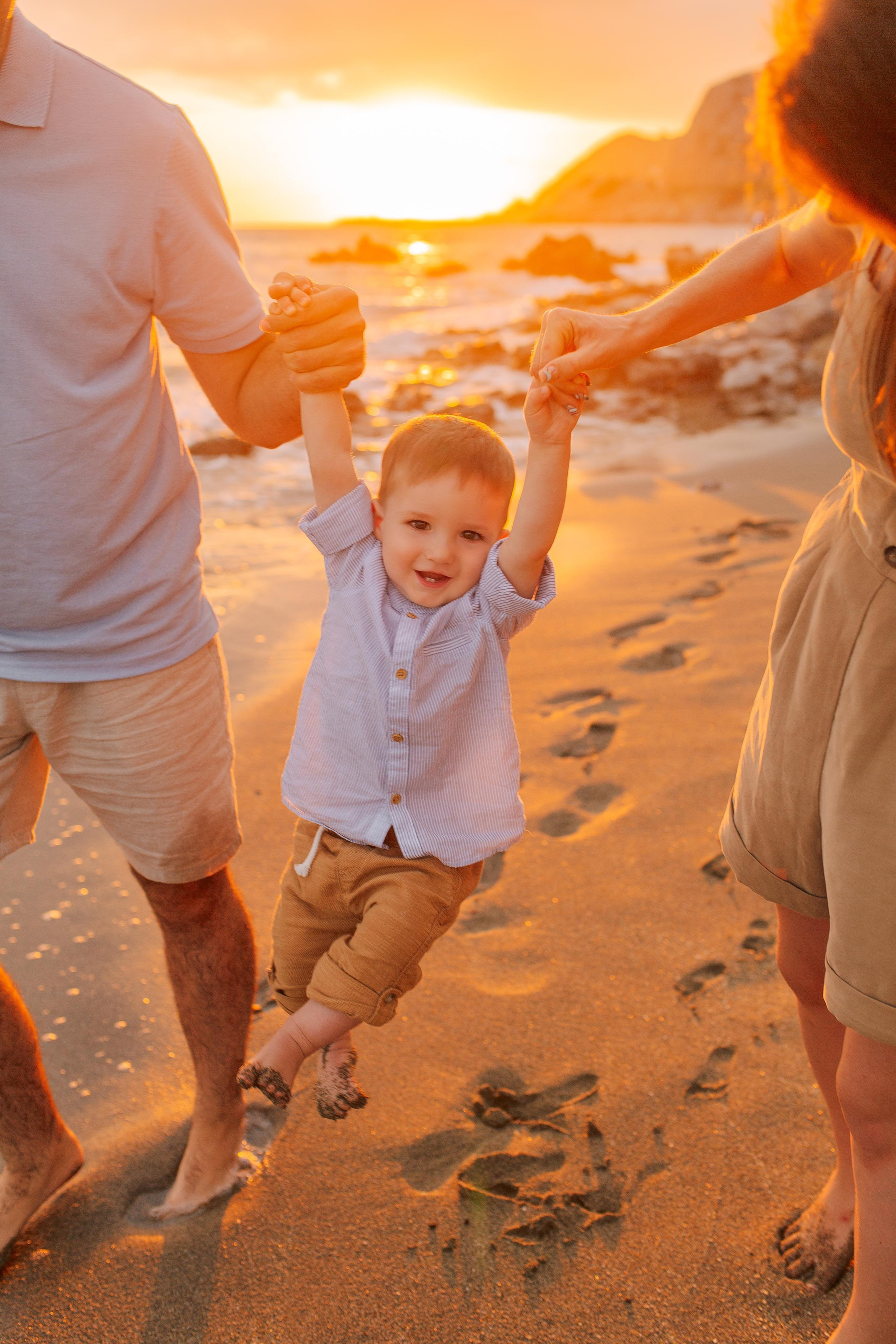 Фотосъемка в порту Алании на закате. Фотограф Алания Аланья. Семейная фотосессия на пляже Клеопатры в закатное время  в Алании. Алсу Девели | Свадебный и семейный фотограф в Турции Алании, Алания, Аланья, Сиде, Белеке, Анталия