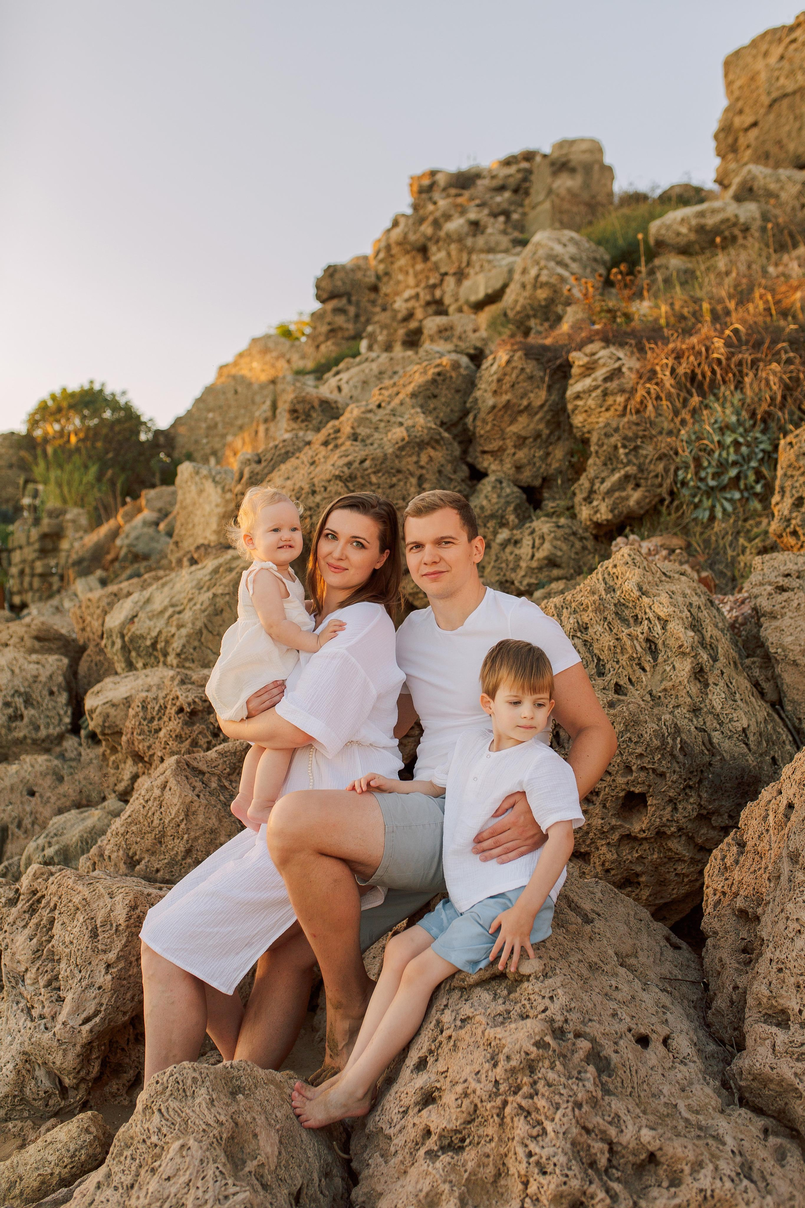 Family photo shoot on the beach in Side. Professional Photographer in Alanya, Side, Belek | Alsu Develi  Wedding, Family and portrait photo sessions