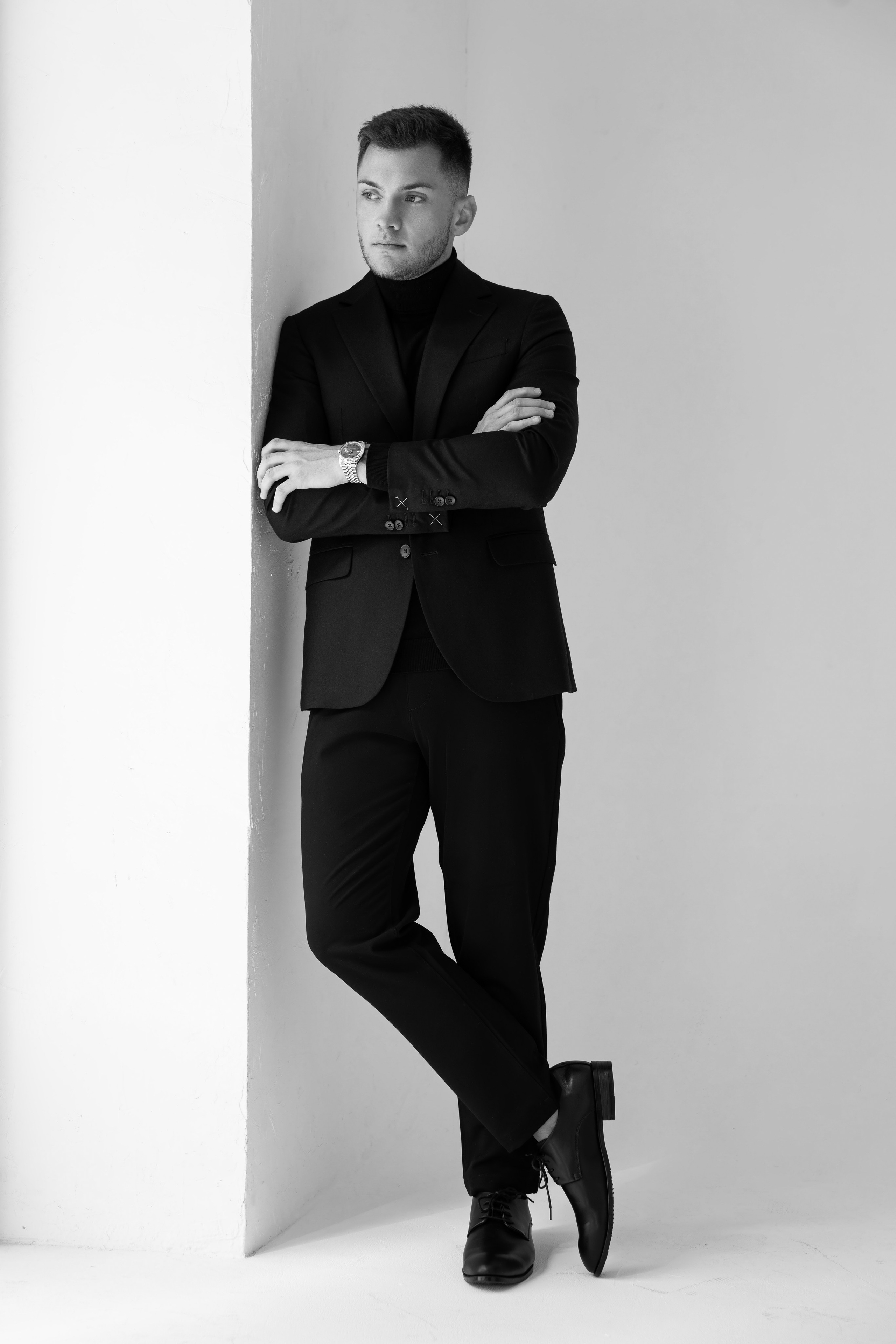 BUSINESS PORTRAIT. Photo and video production. Editing & retouching services. Training