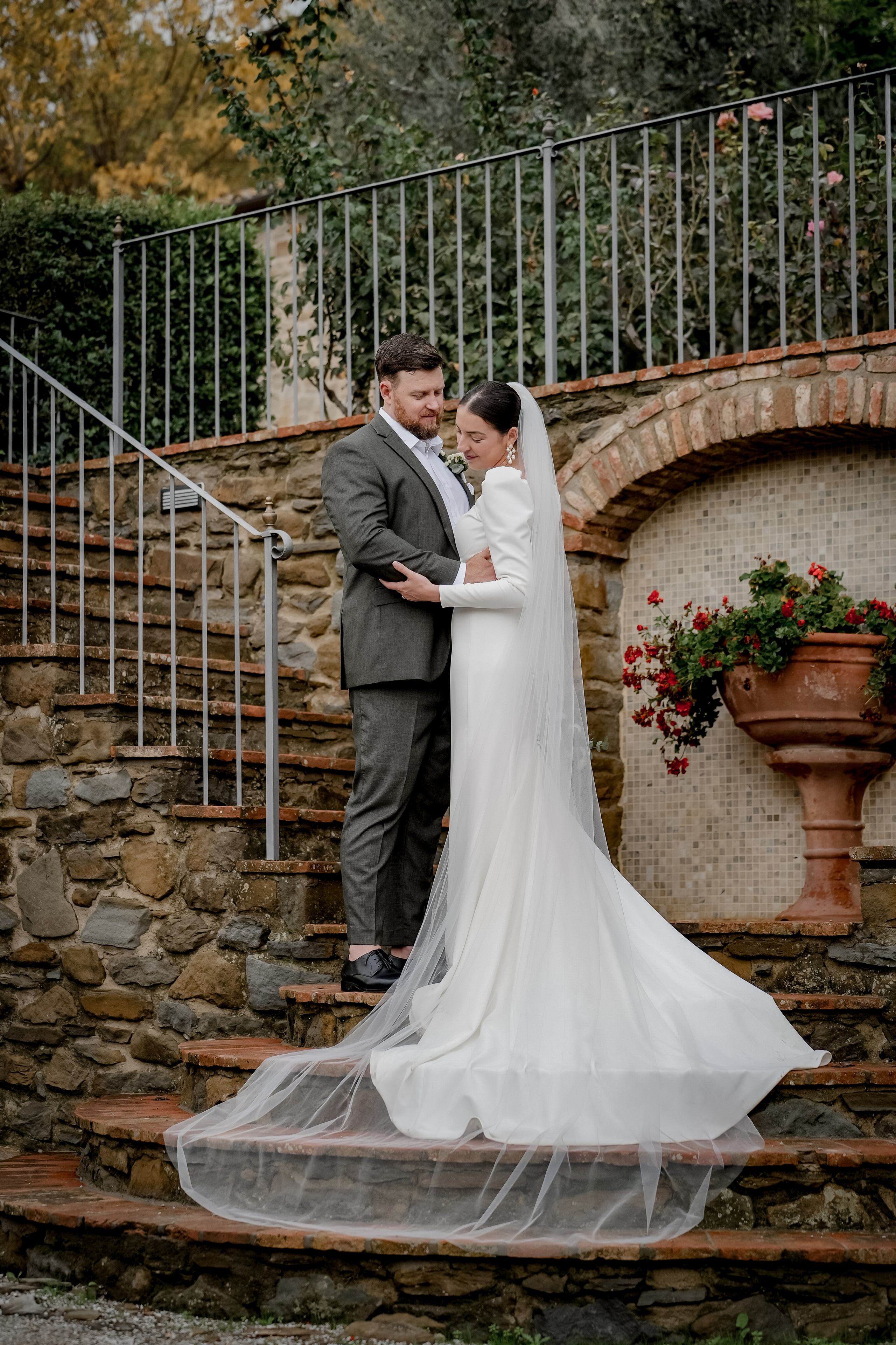 Elopment in Cortona. Villa Falconiere. Wedding Photographer in Italy