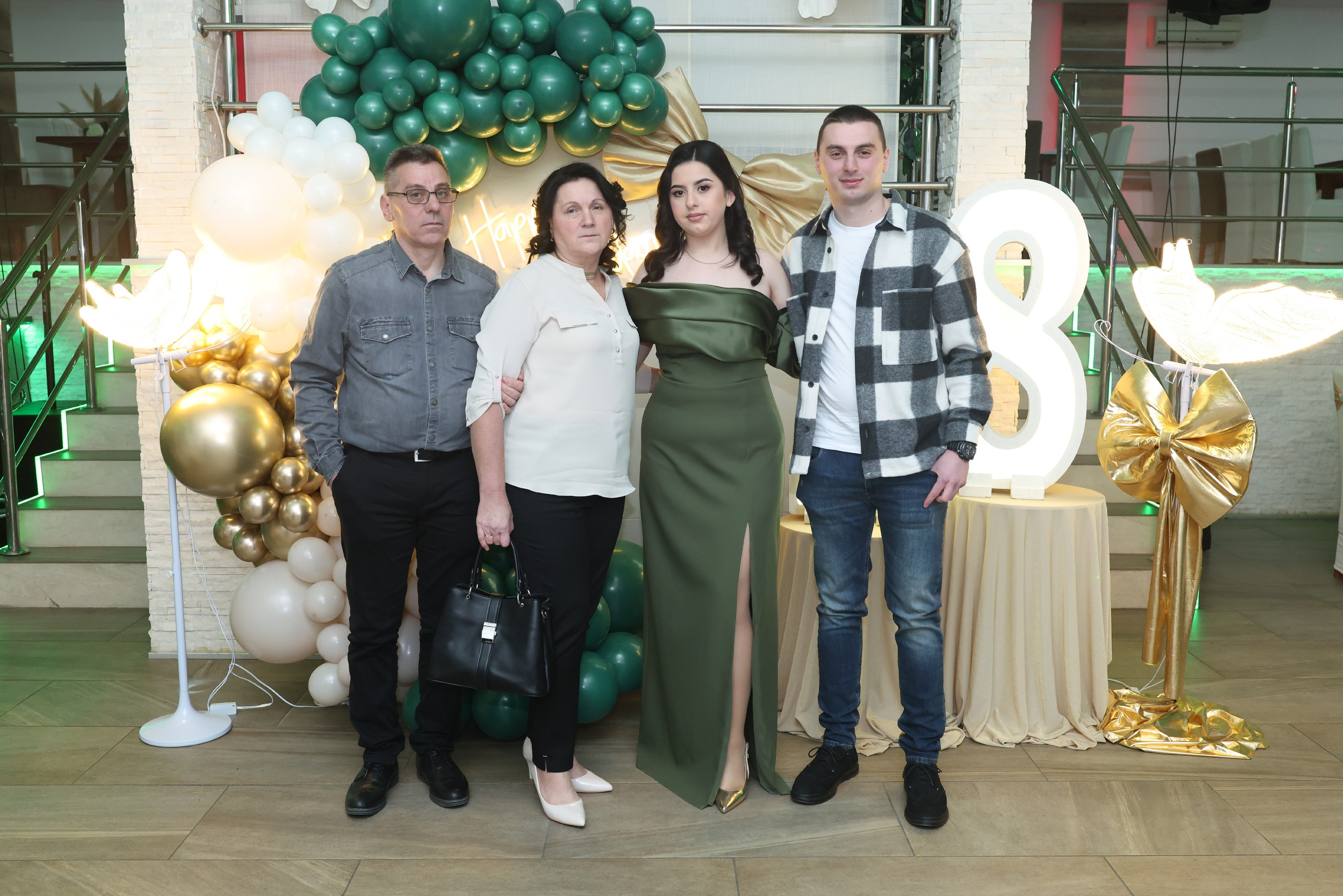 Sarin 18ti rođendan. Foto Simic Jagodina