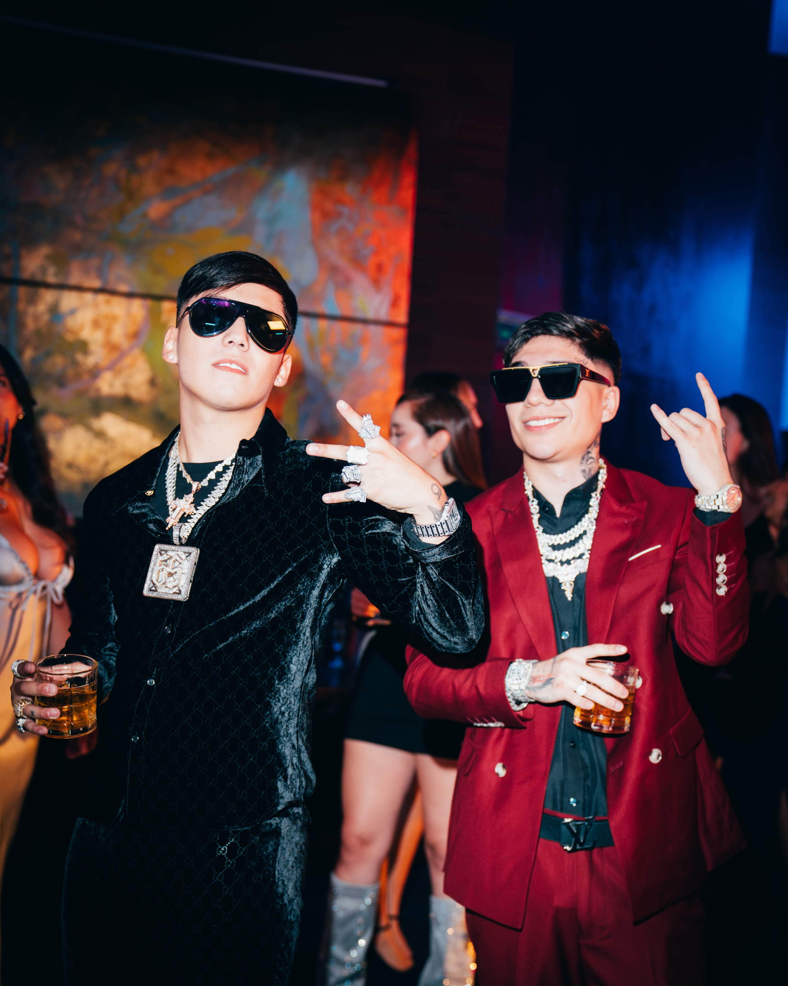 DUBAI JERE KLEIN & JAIRO VERA. DEYA BELTRAN Maquilladora, fotógrafa y vídeos