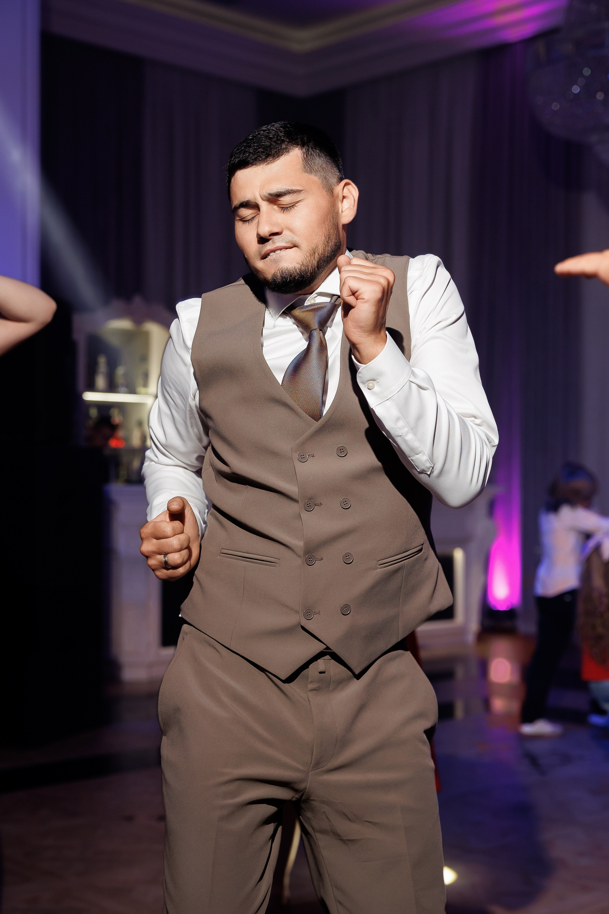 Eugen & Livia — Grand Elysee — Wedding Day. Servicii Foto și Video 067188353