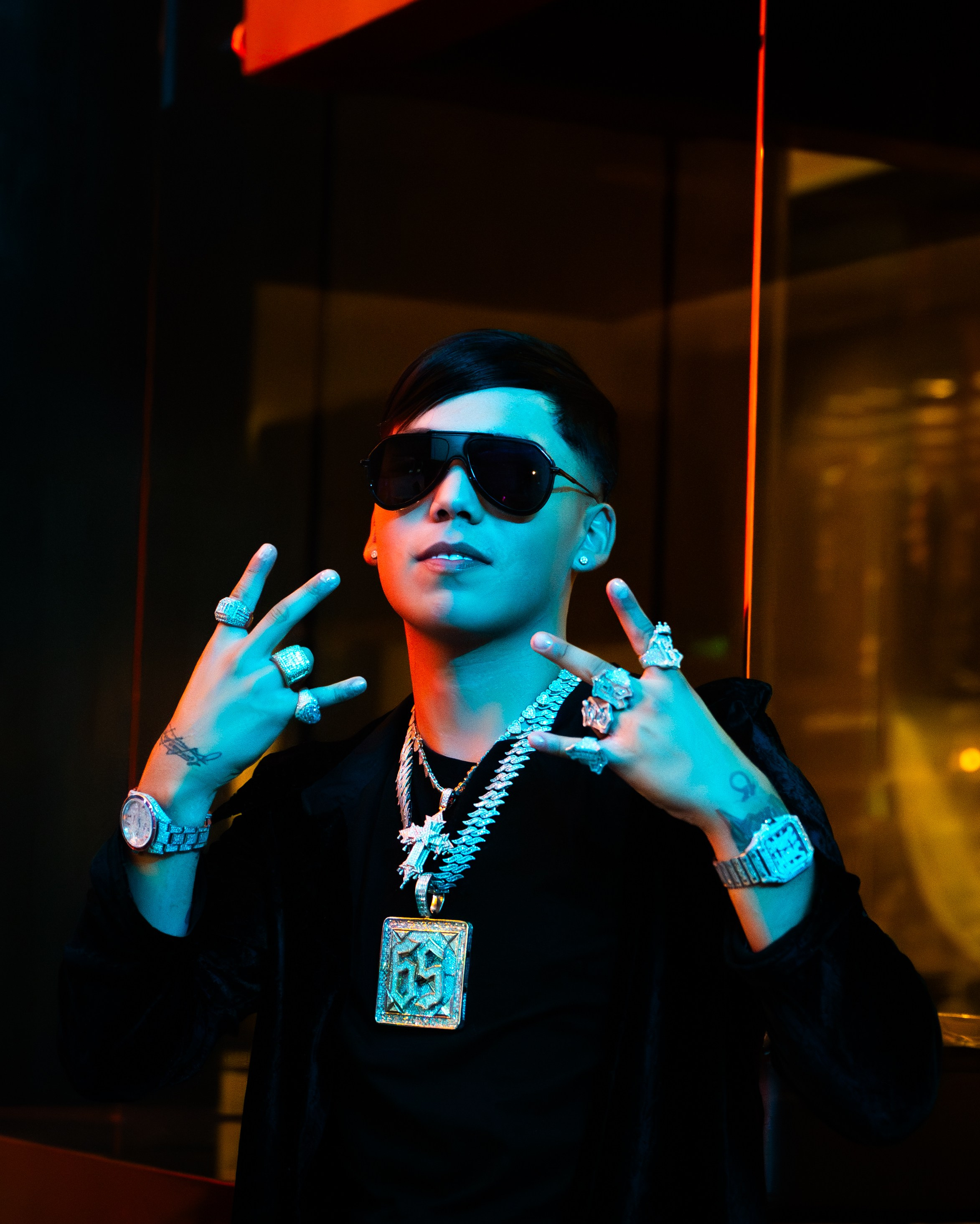 DUBAI JERE KLEIN & JAIRO VERA. DEYA BELTRAN Maquilladora, fotógrafa y vídeos