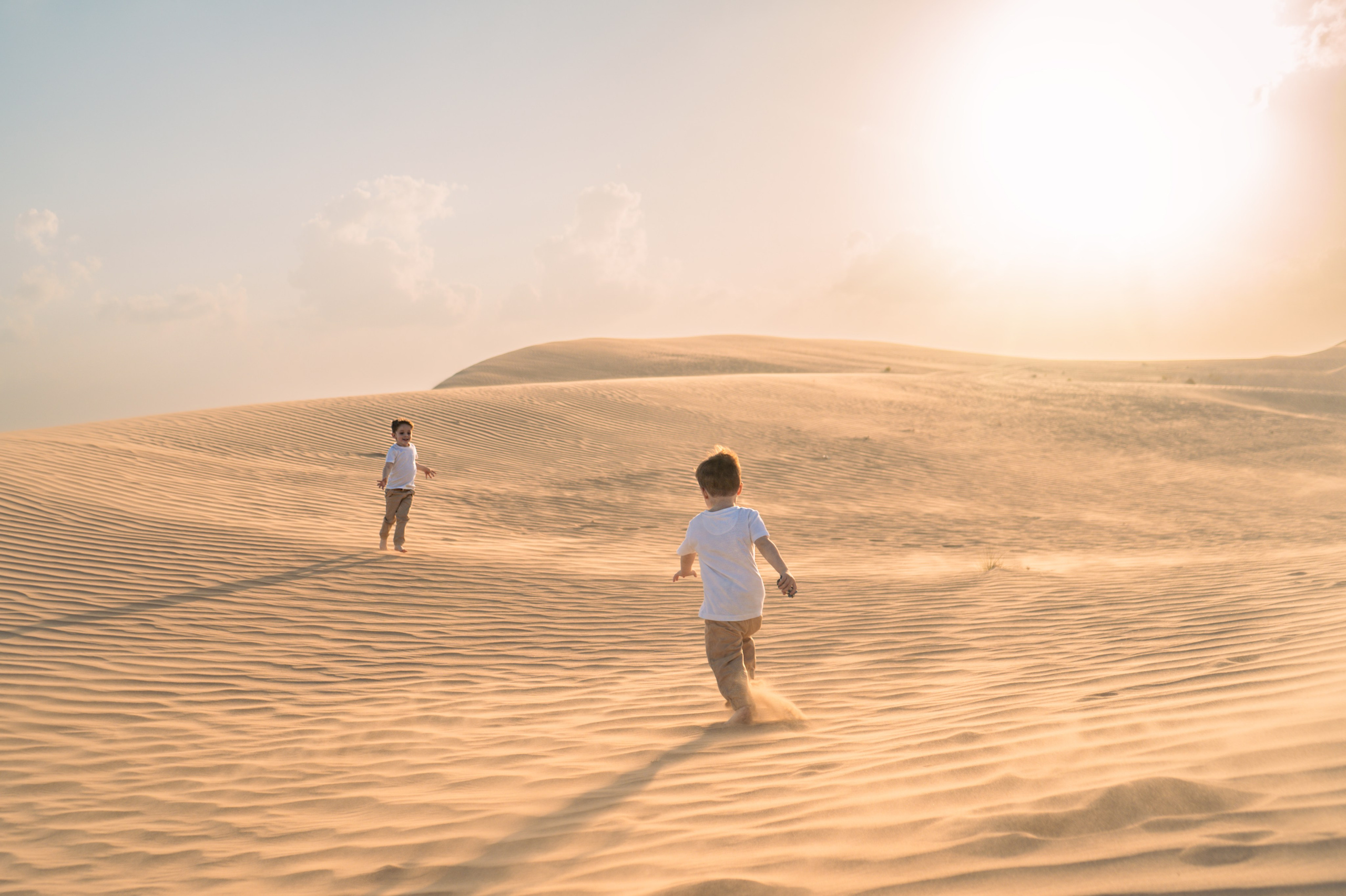 Desert in Abu Dhabi. Desert Dubai. Photo shooting in the Arabian desert. Booking a photo shoot in the UAE. Shooting in the desert