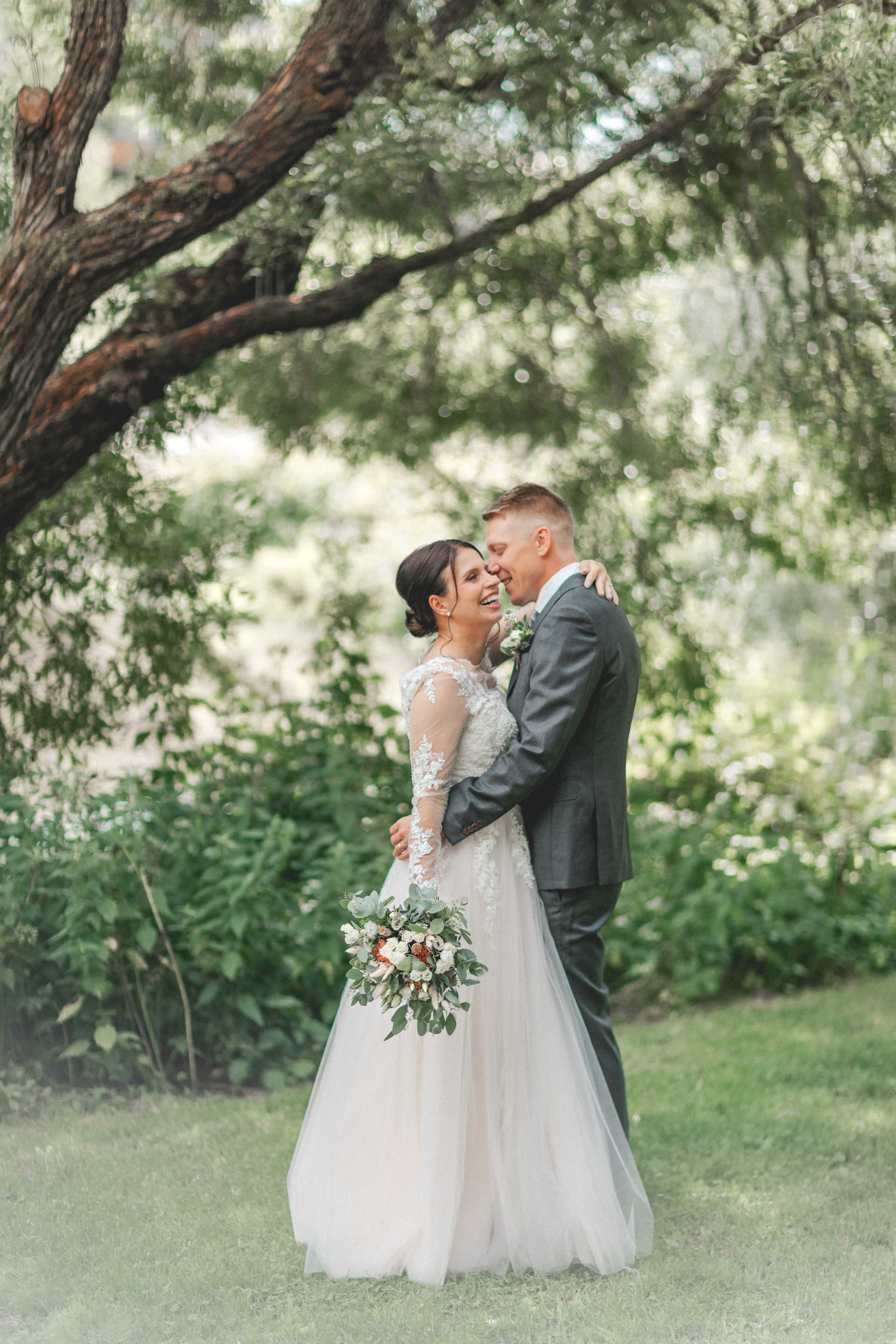 Hinnasto. Valokuvausta Helsingissä, Uudella Maalla ja muualla Suomessa. Olen valokuvaaja, joka kuvaa hääkuvia ja tapahtumia