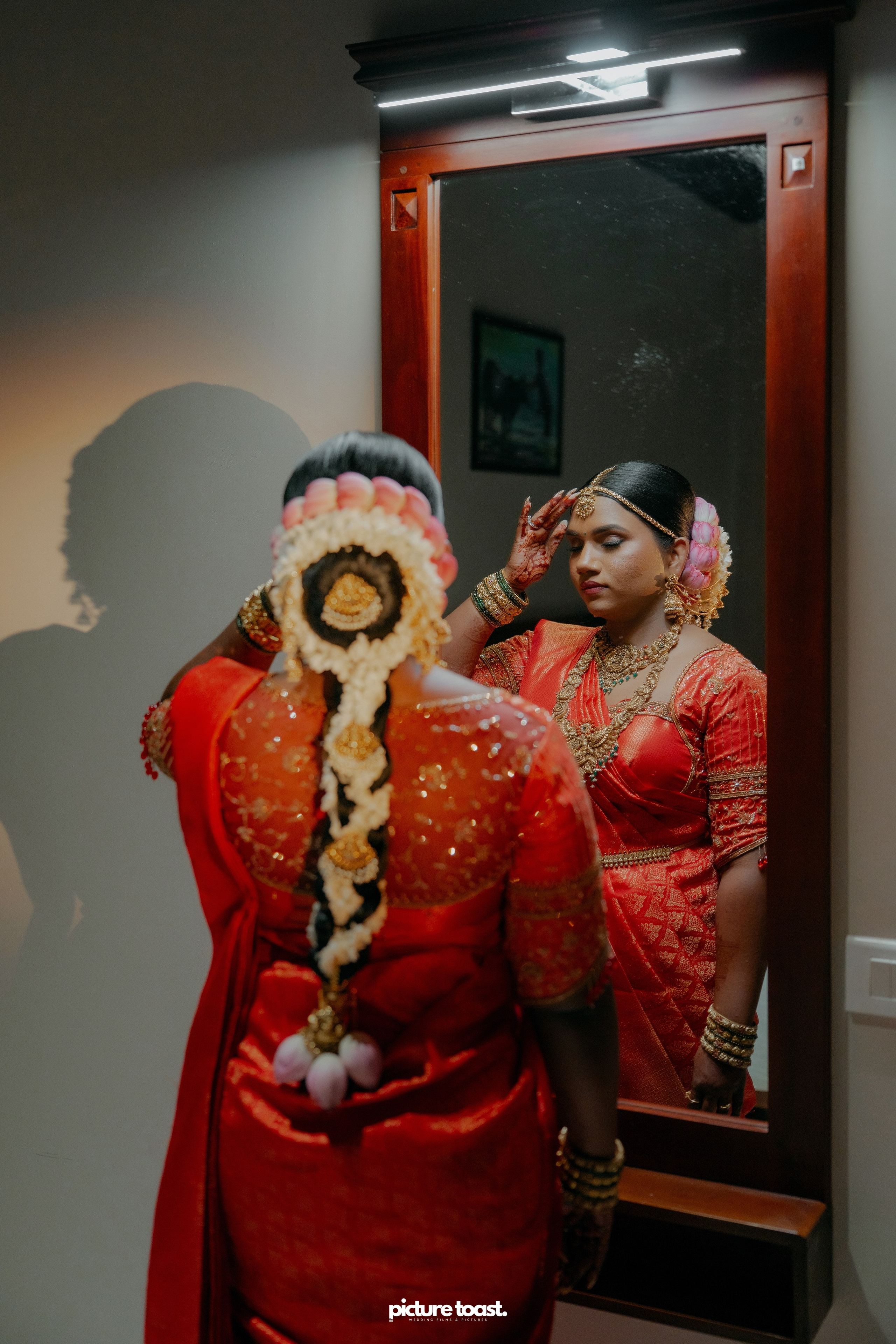 Traditional Kerala Hindu Wedding Ft. Anusree & Vishnu. Fine art Wedding Photographers in India & Canada
