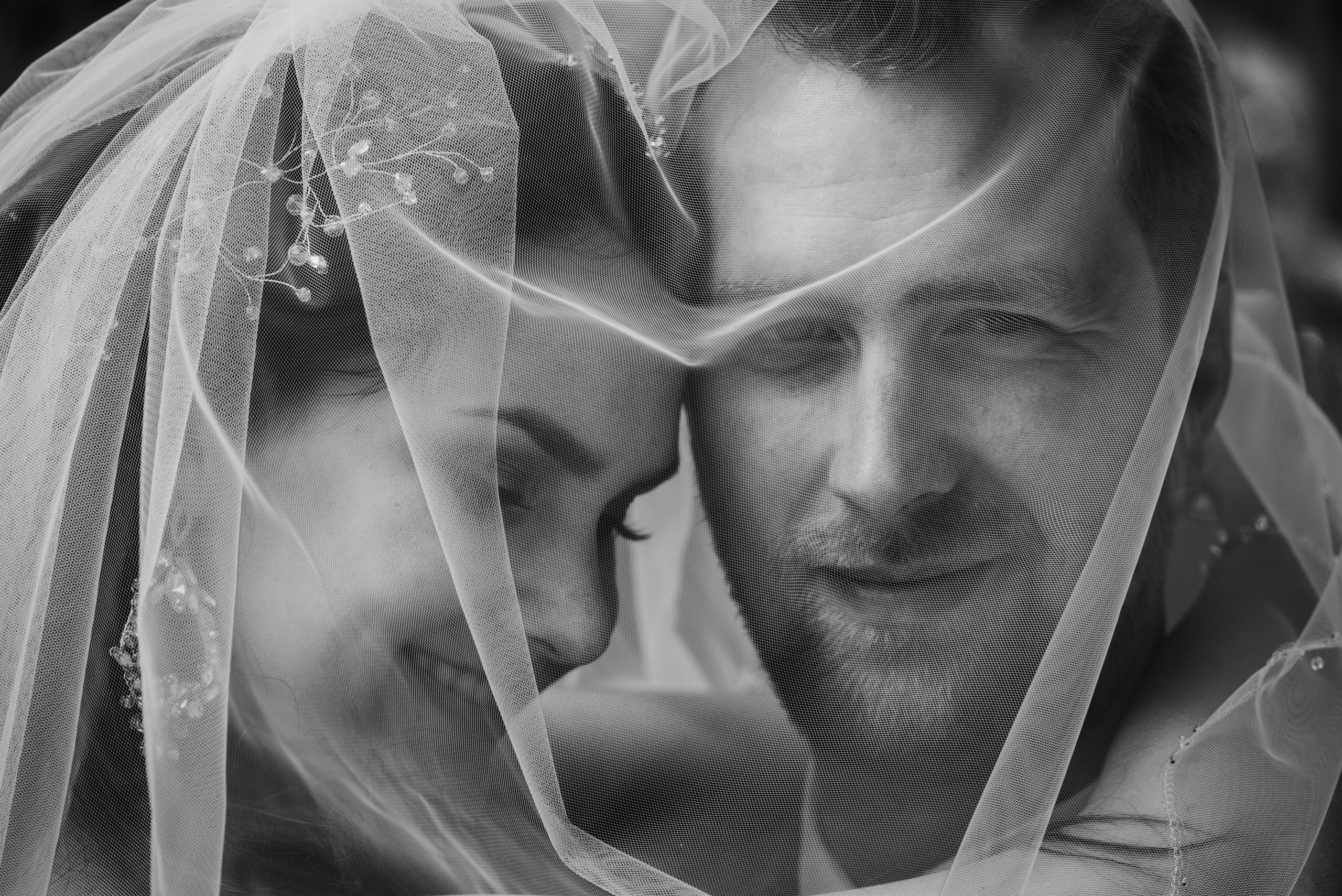 POLINA & MARIO Lake Klöntaler, Switzerland. I am Elena Altendorfer. Wedding photographer in Zurich and Switzerland