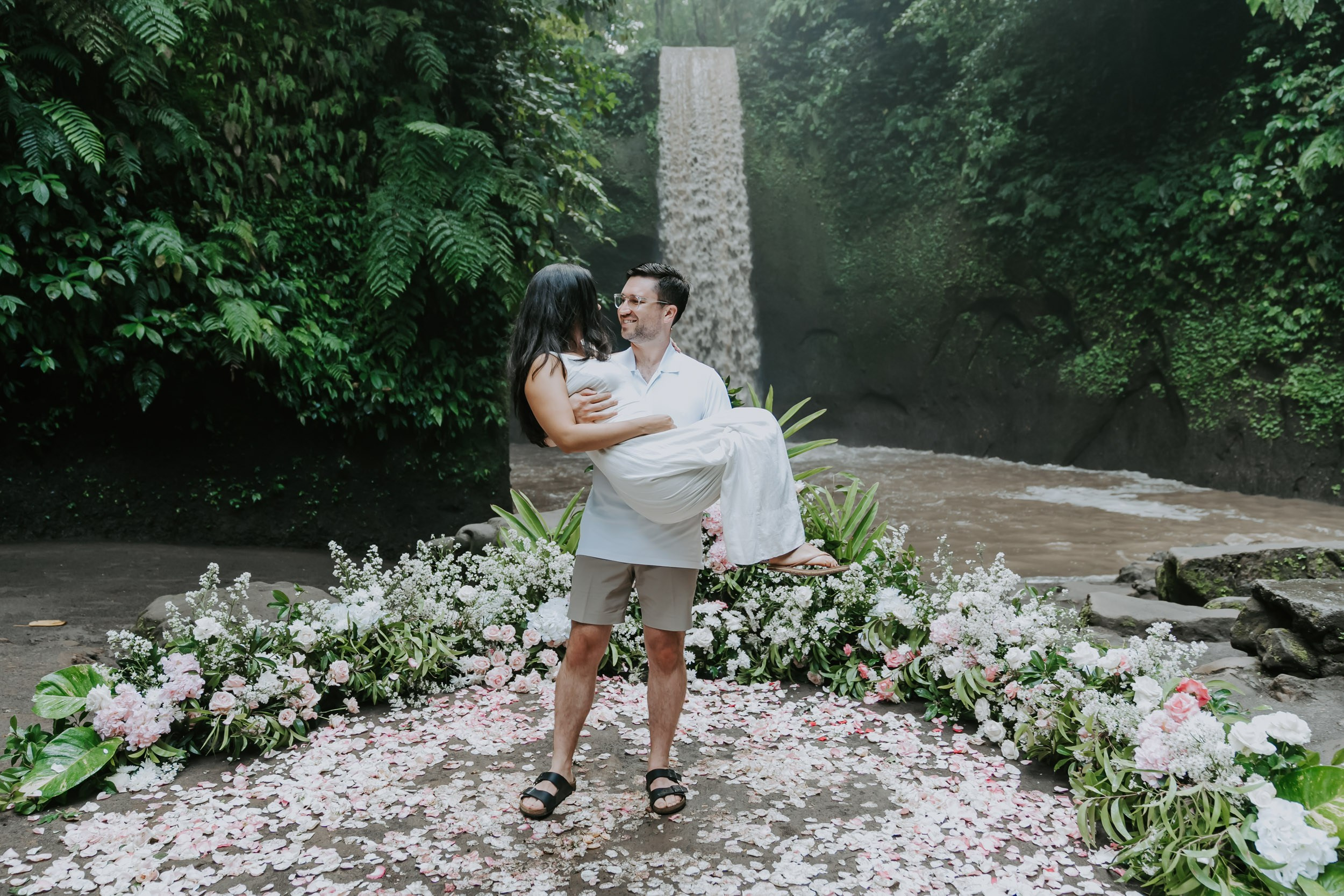 Marriage Proposal. Female Photographer in Bali