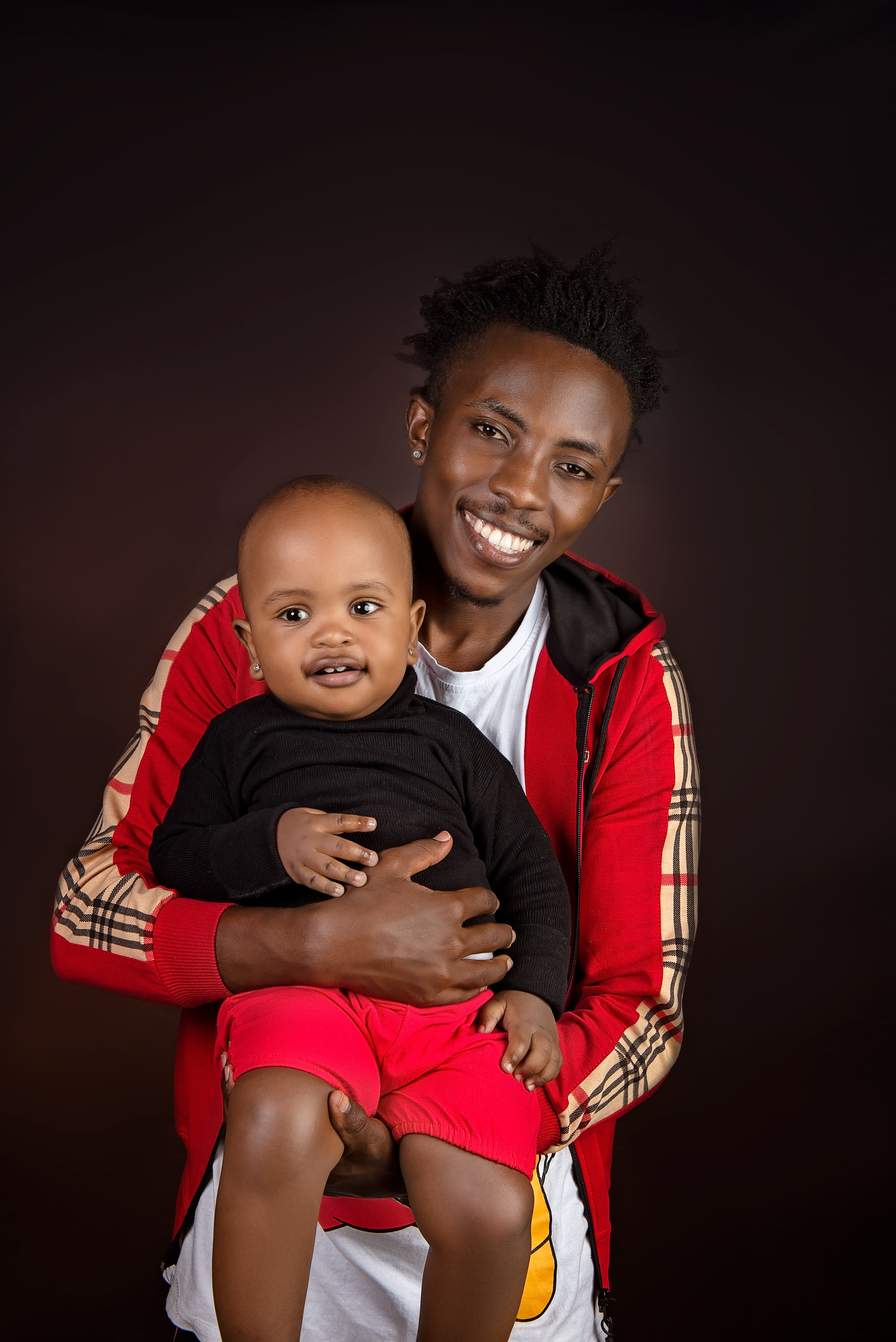 Baby Austin’s 1st birthday cake smash shoot Nairobi Mombasa Kenya. Newborn, Baby, Maternity and Family Photographer Nairobi Mombasa Kenya