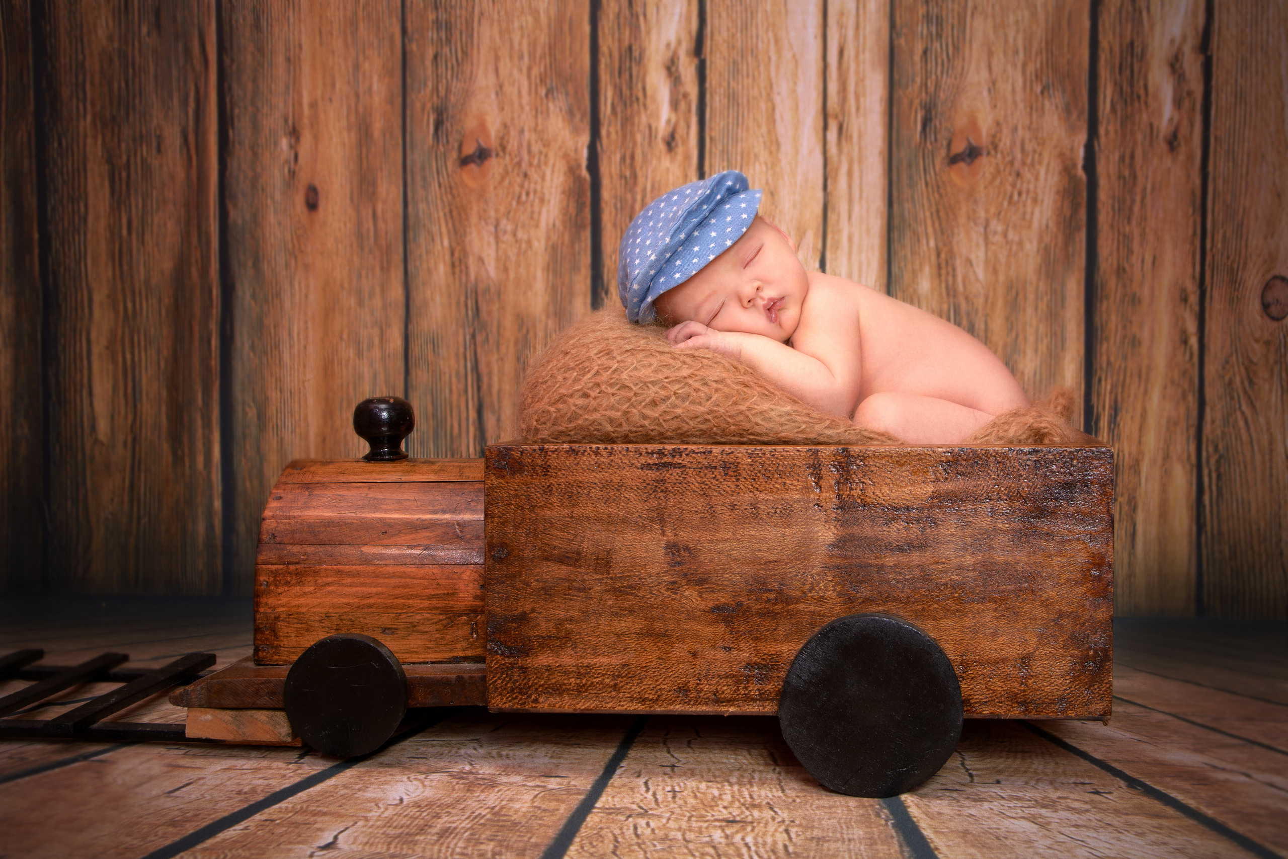 Baby Saul newborn family and cake smash photo shoot Nairobi Kenya. Newborn, Baby, Maternity and Family Photographer Nairobi Mombasa Kenya