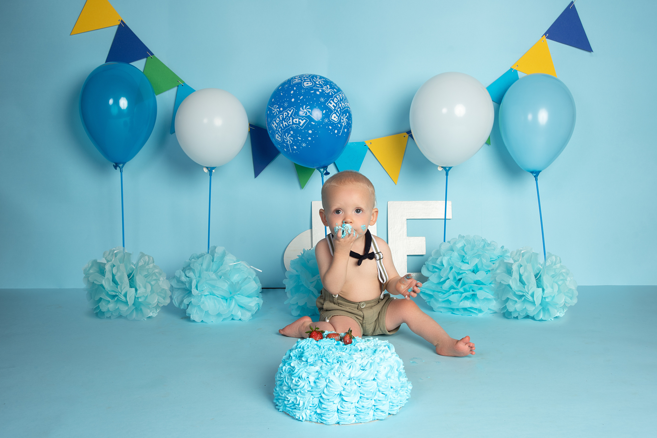 Baby Saul newborn family and cake smash photo shoot Nairobi Kenya. Newborn, Baby, Maternity and Family Photographer Nairobi Mombasa Kenya