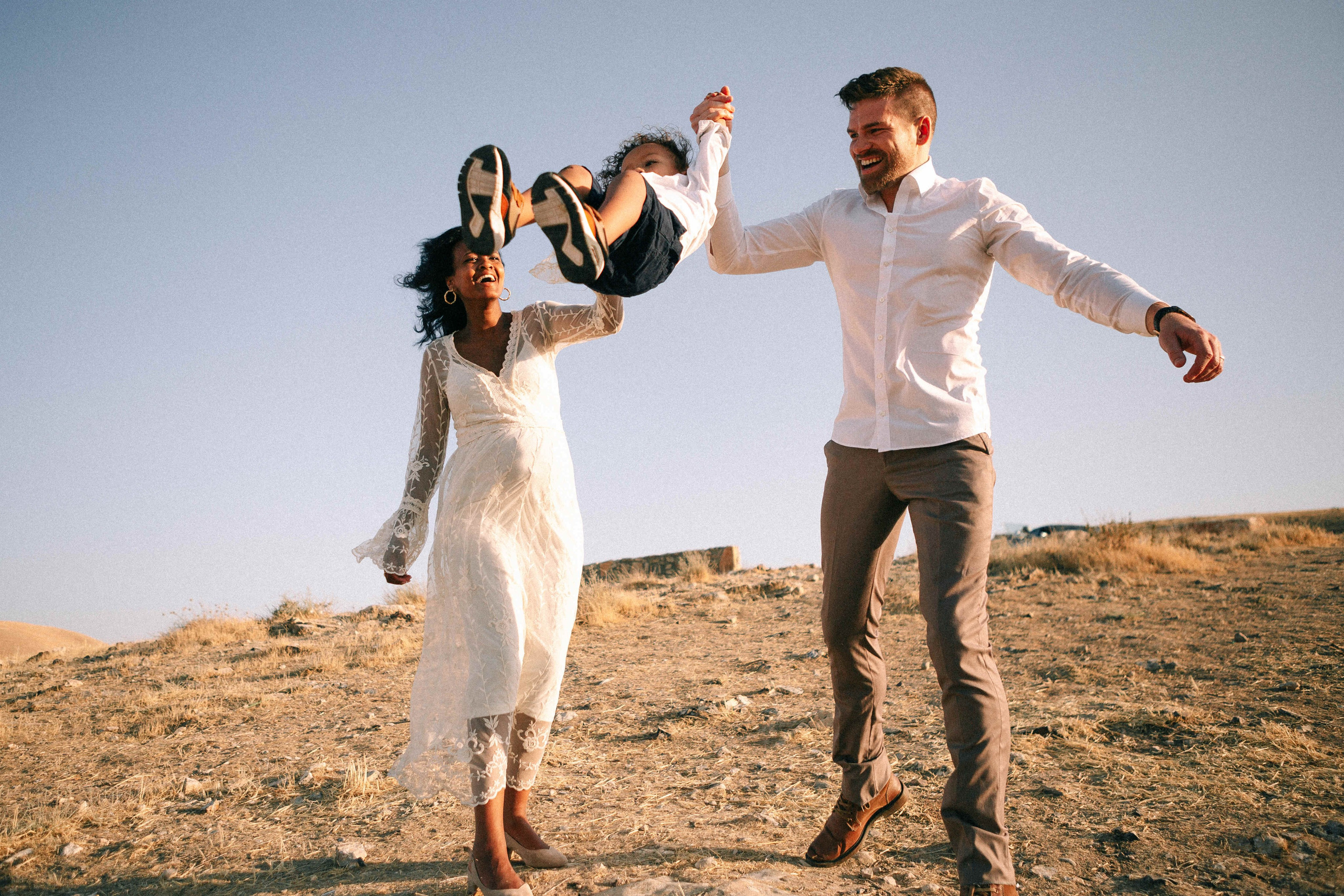 PHOTO SESSION IN THE DESERT NEAR MAALE ADUMIM. PHOTOGRAPHER IN ISRAEL
