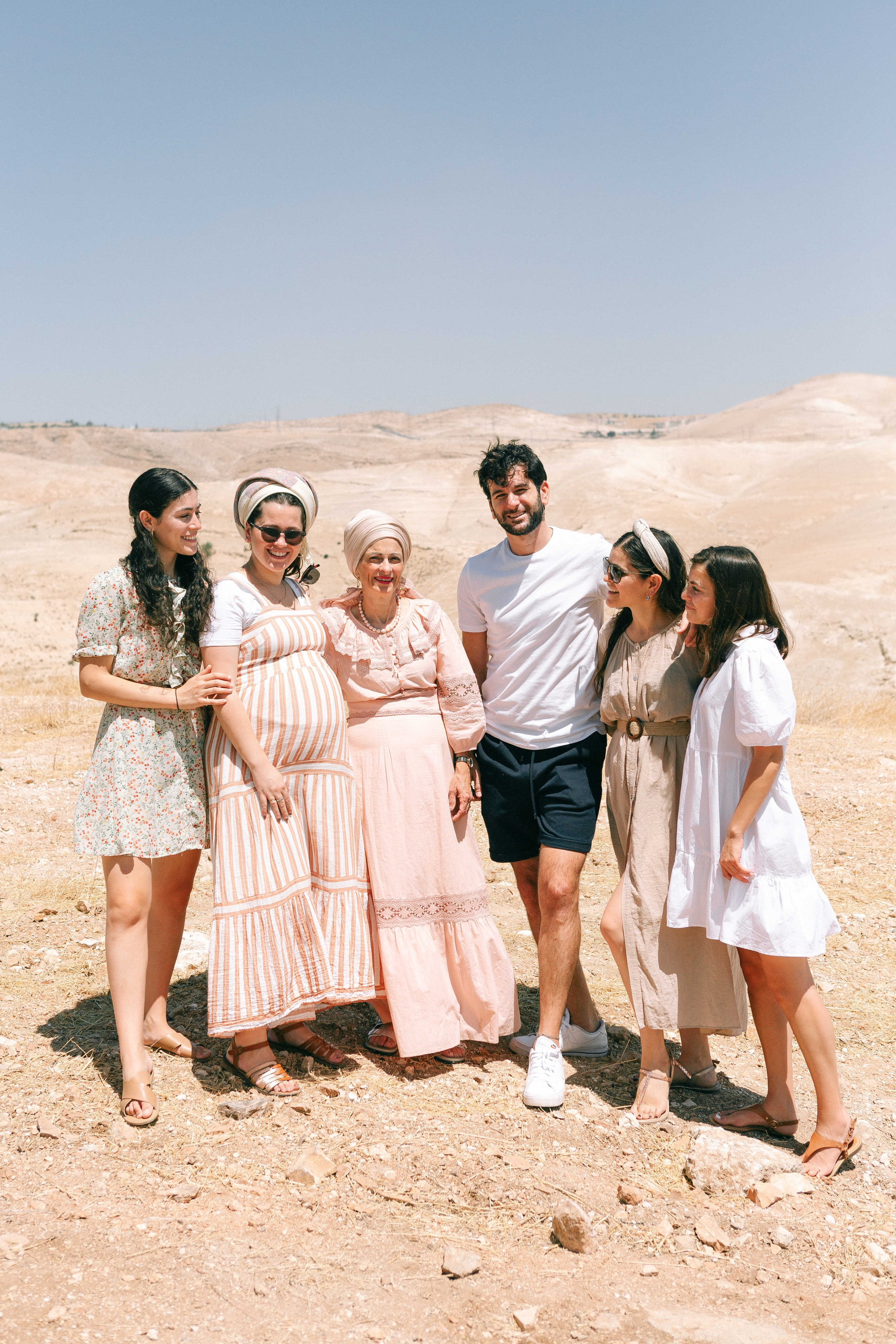 MAALE ADUMIM, HOME PHOTO SESSION + DESERT. Https://shi-photo.com/