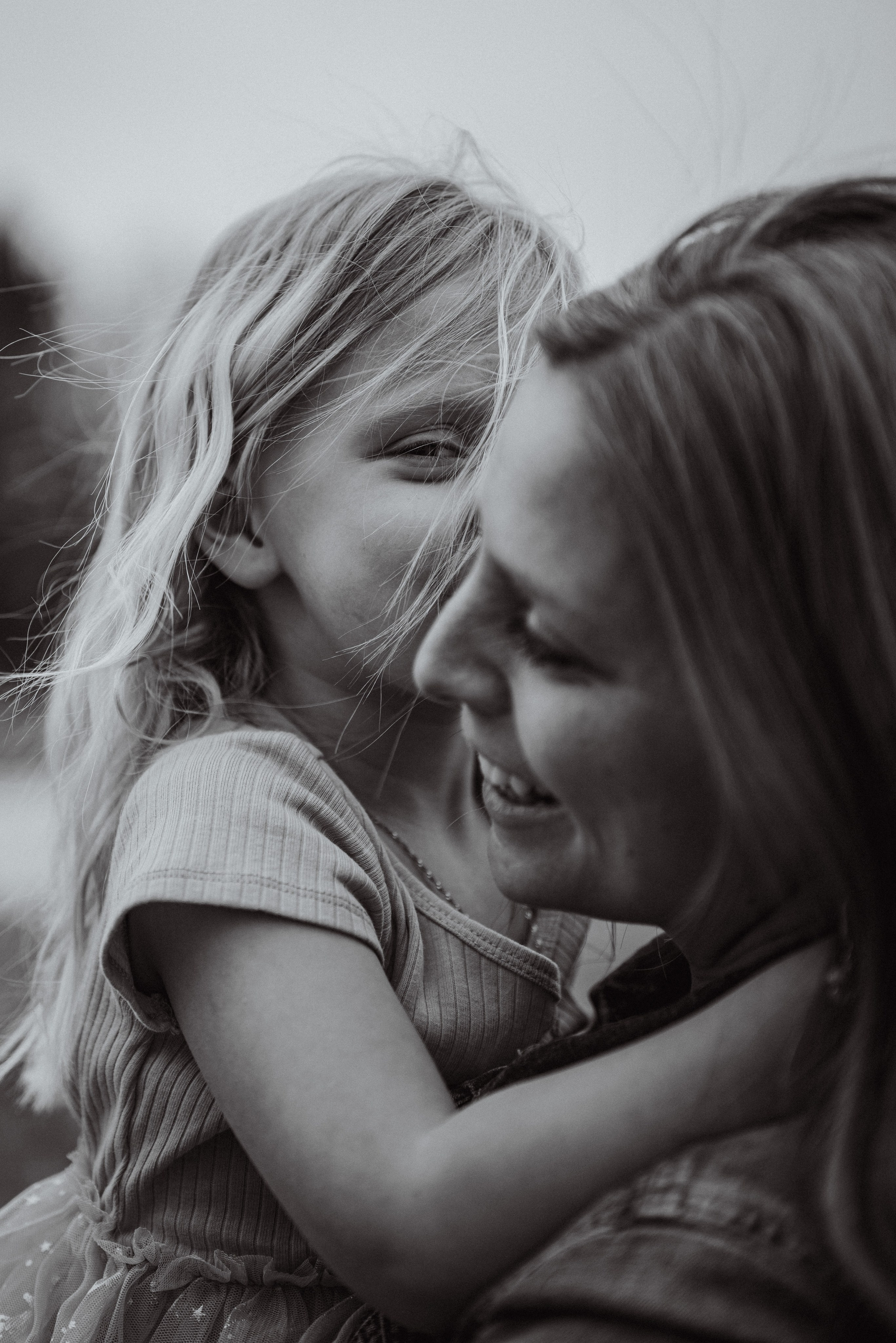 Я русскоговорящий фотограф, специализирующийся на создании уникальных семейных и портретных фотографий в Висконсине. Мое портфолио включает работы с клиентами из Green Bay Shawano, Appleton и других городов Висконсина. В каждом проекте я стремлюсь передать атмосферу и эмоции через объектив, создавая яркие и незабываемые воспоминания. Я работаю с русскоязычными клиентами, чтобы обеспечить комфортное и понятное общение на протяжении всей фотосессии.