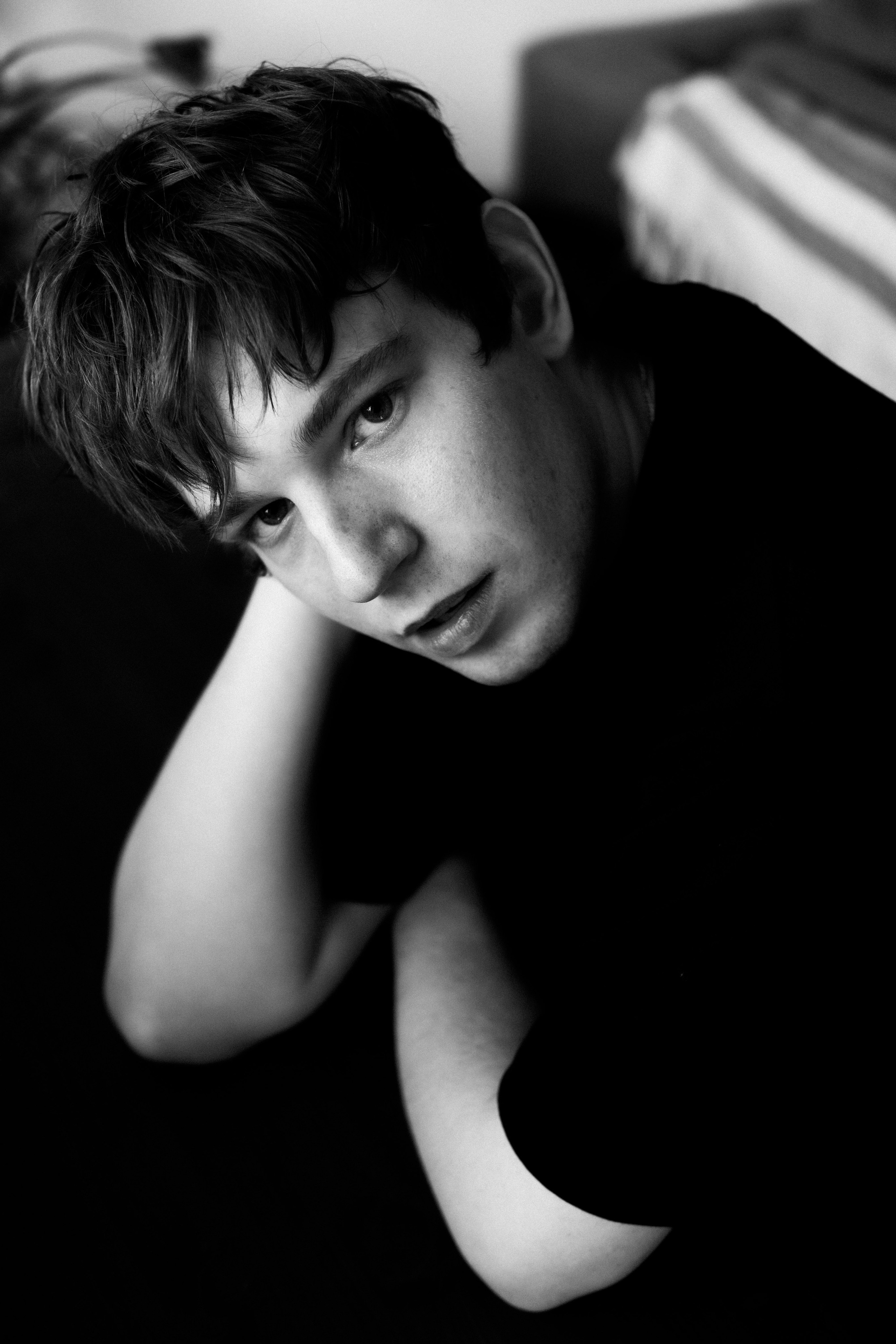 Kaamera ühel või teisel küljel. Meeste ja naiste fotograaf Tallinnas Anna Sipari