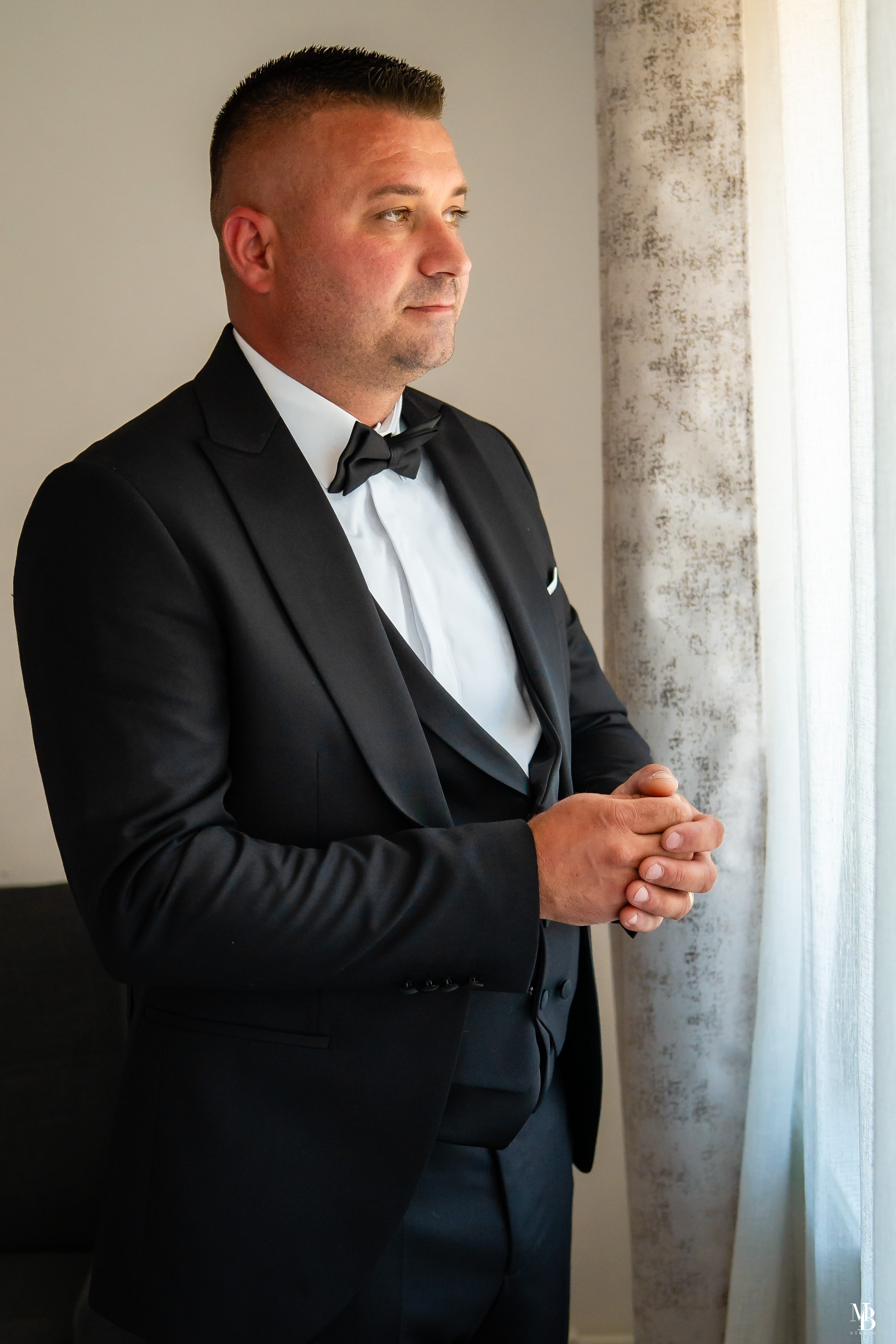 Cristina și Angelica. MBT STUDIO